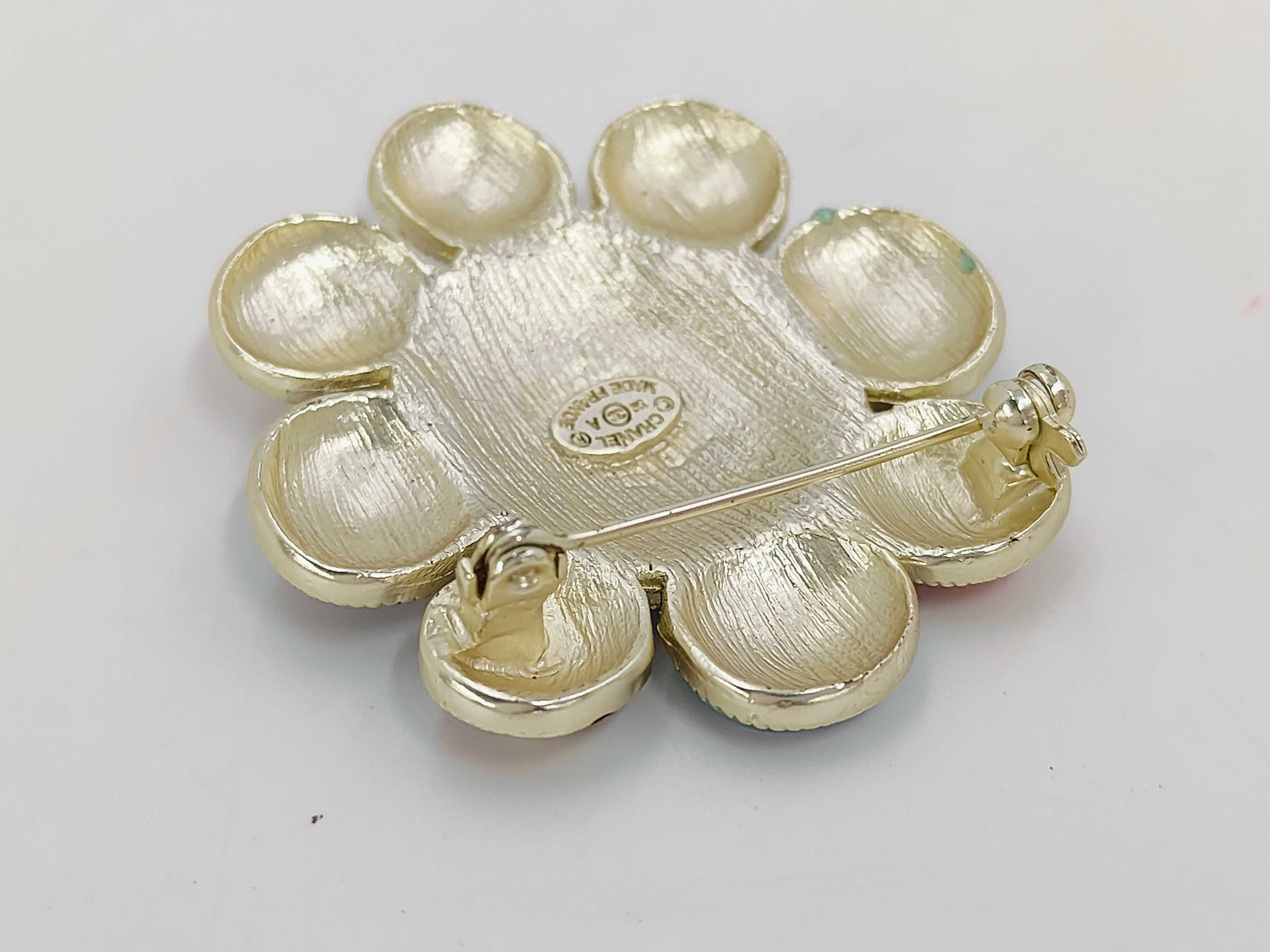 color brooch, 12A (pin is slightly bent). — view 3