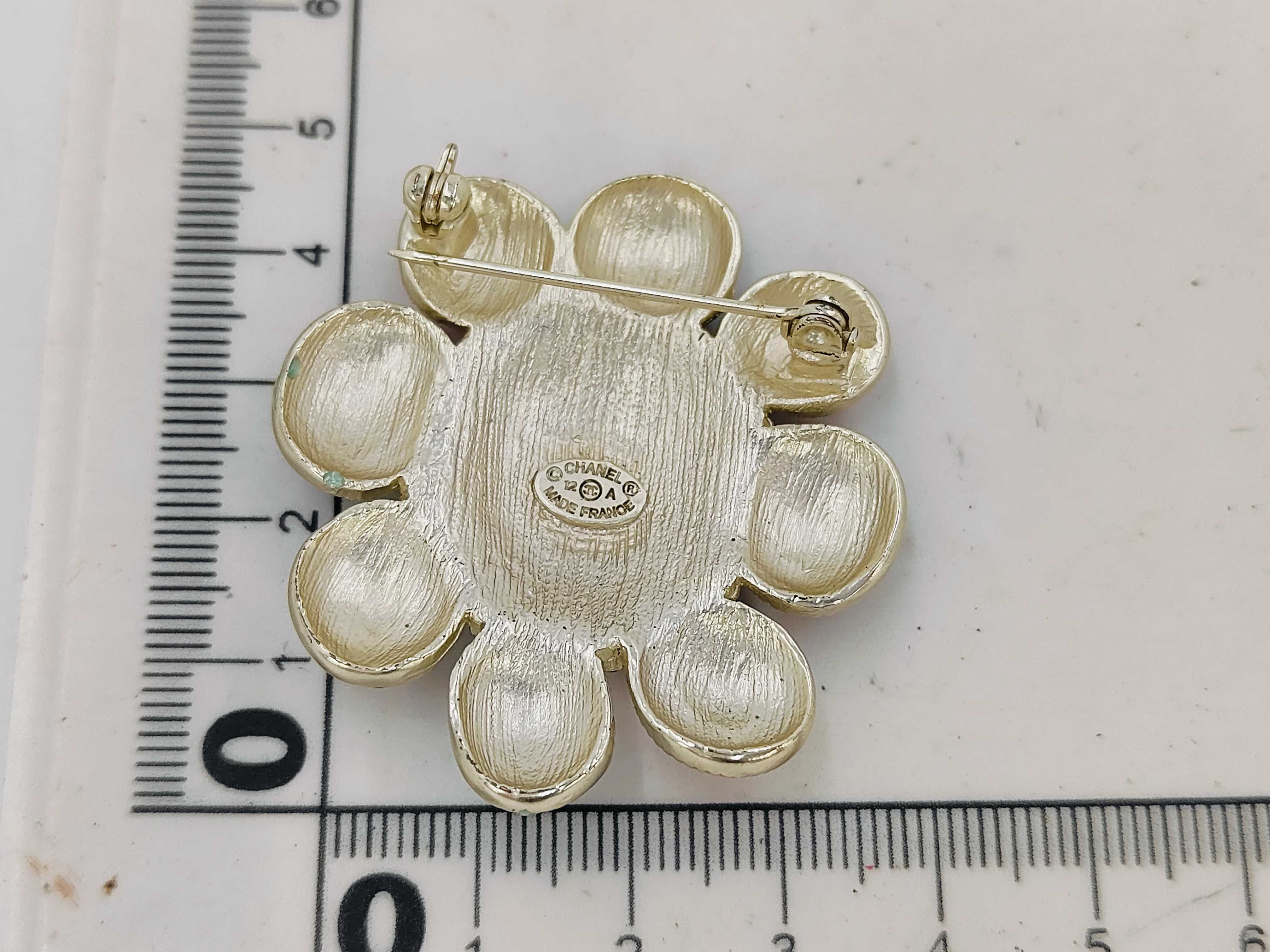 color brooch, 12A (pin is slightly bent). — view 6