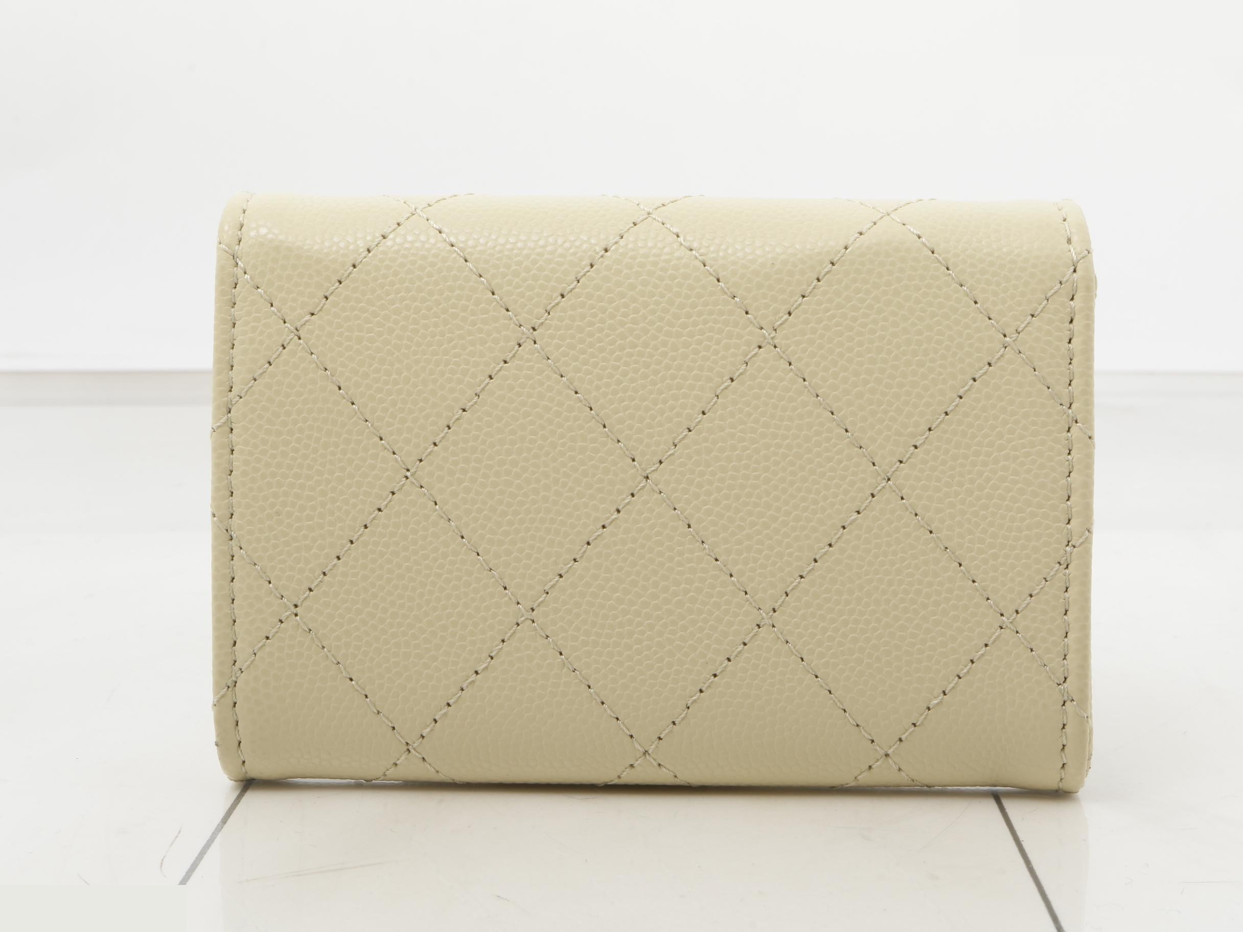 Unused, large Coco caviar leather bi-fold wallet, random number. — view 2