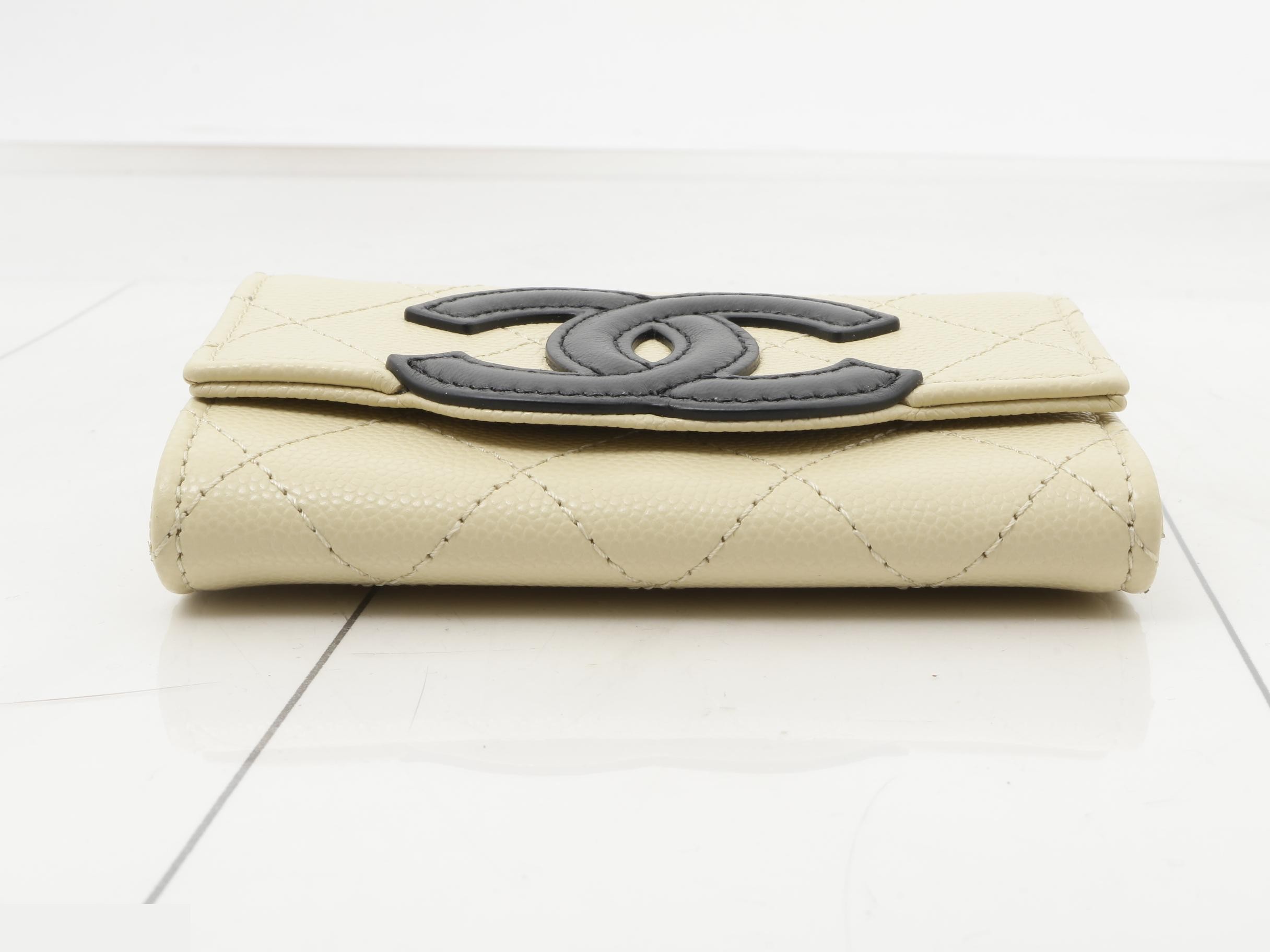 Unused, large Coco caviar leather bi-fold wallet, random number. — view 3