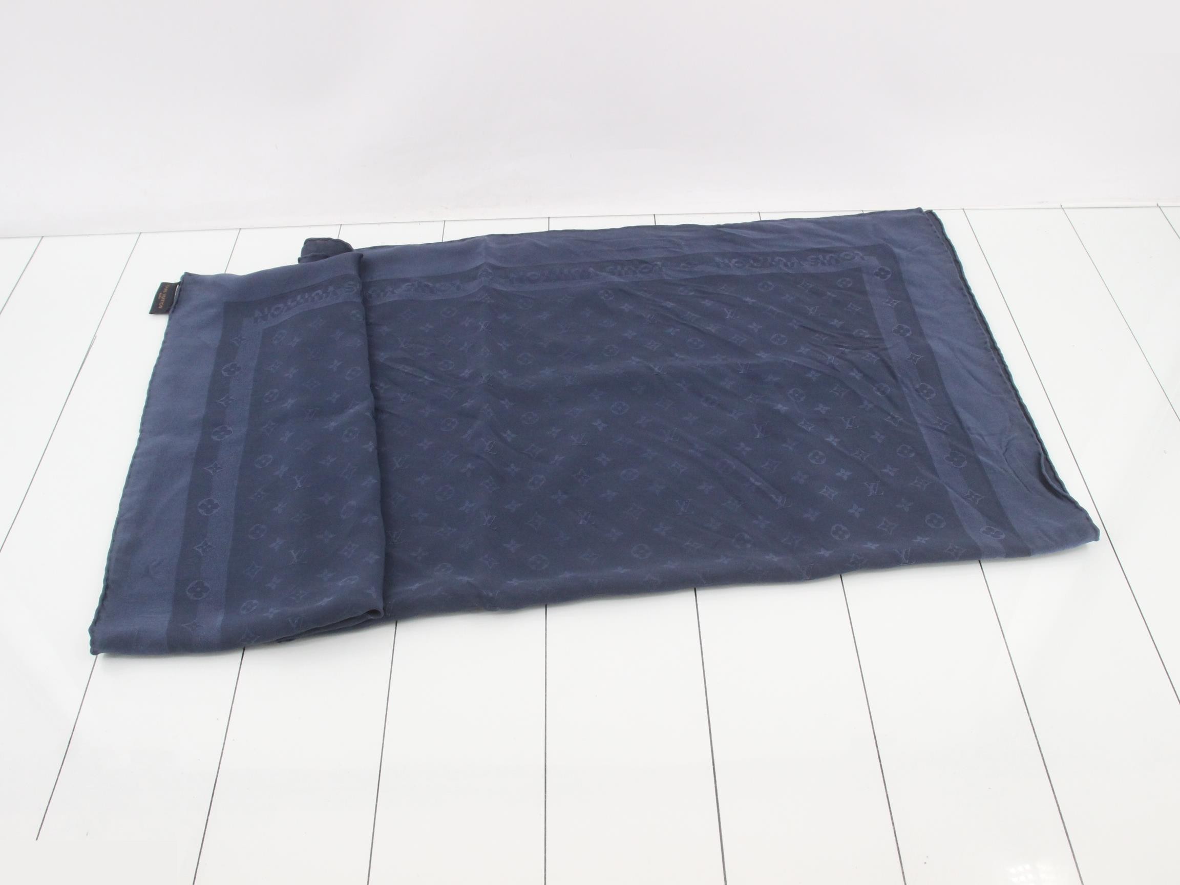 scarf — view 3