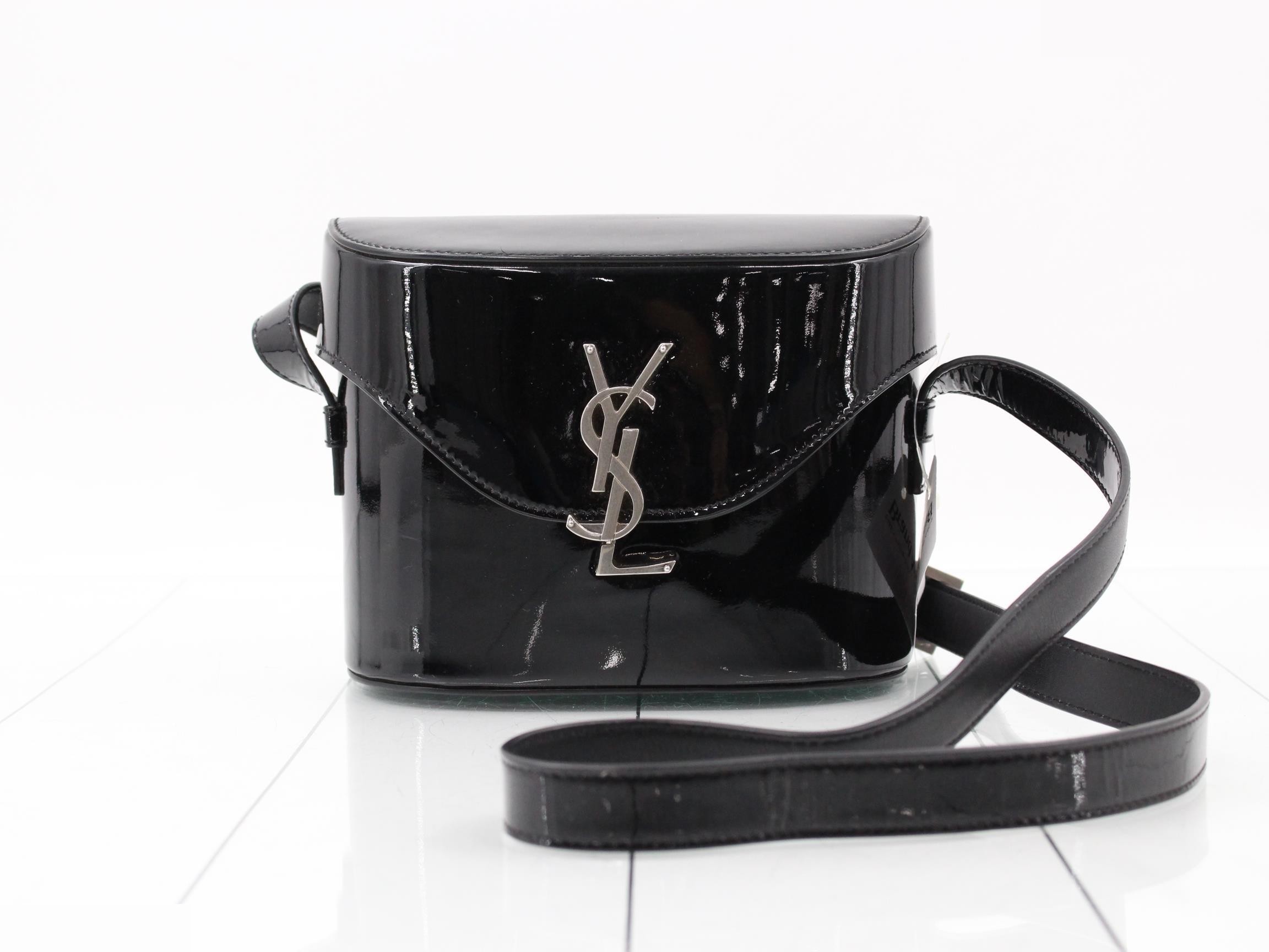 Shoulder bag, patent leather, black
