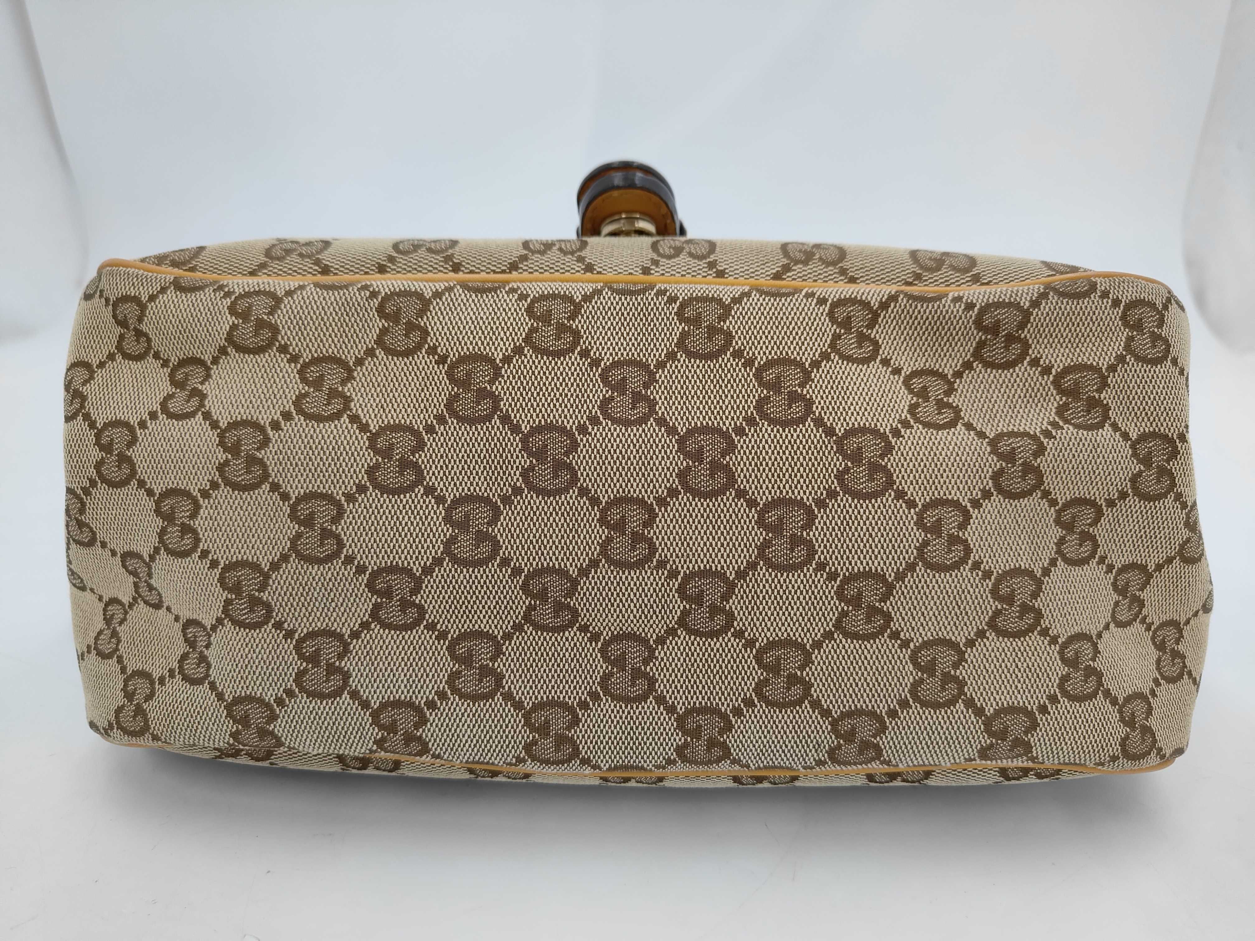 GG Canvas Shoulder Bag — view 3