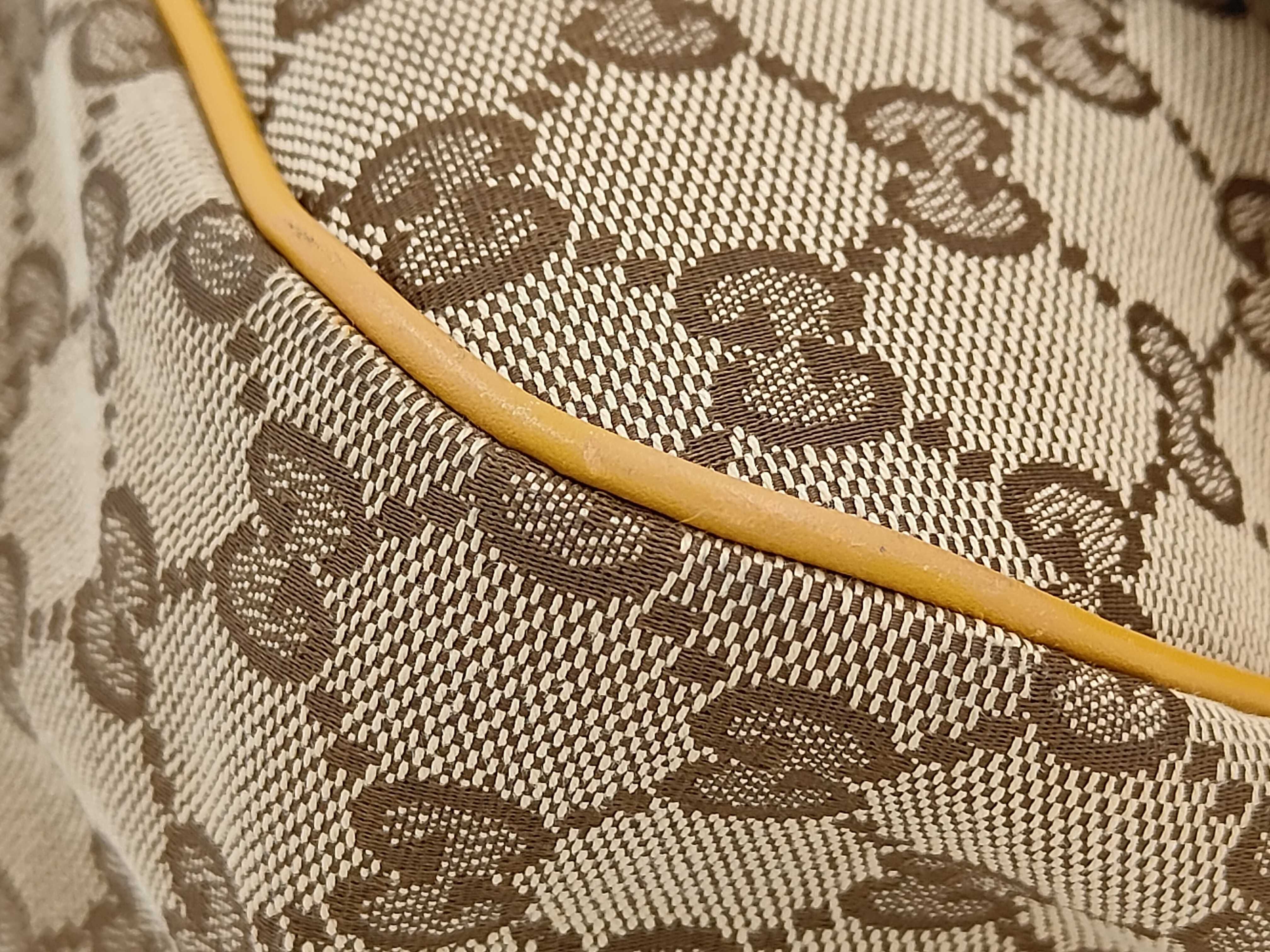 GG Canvas Shoulder Bag — view 4