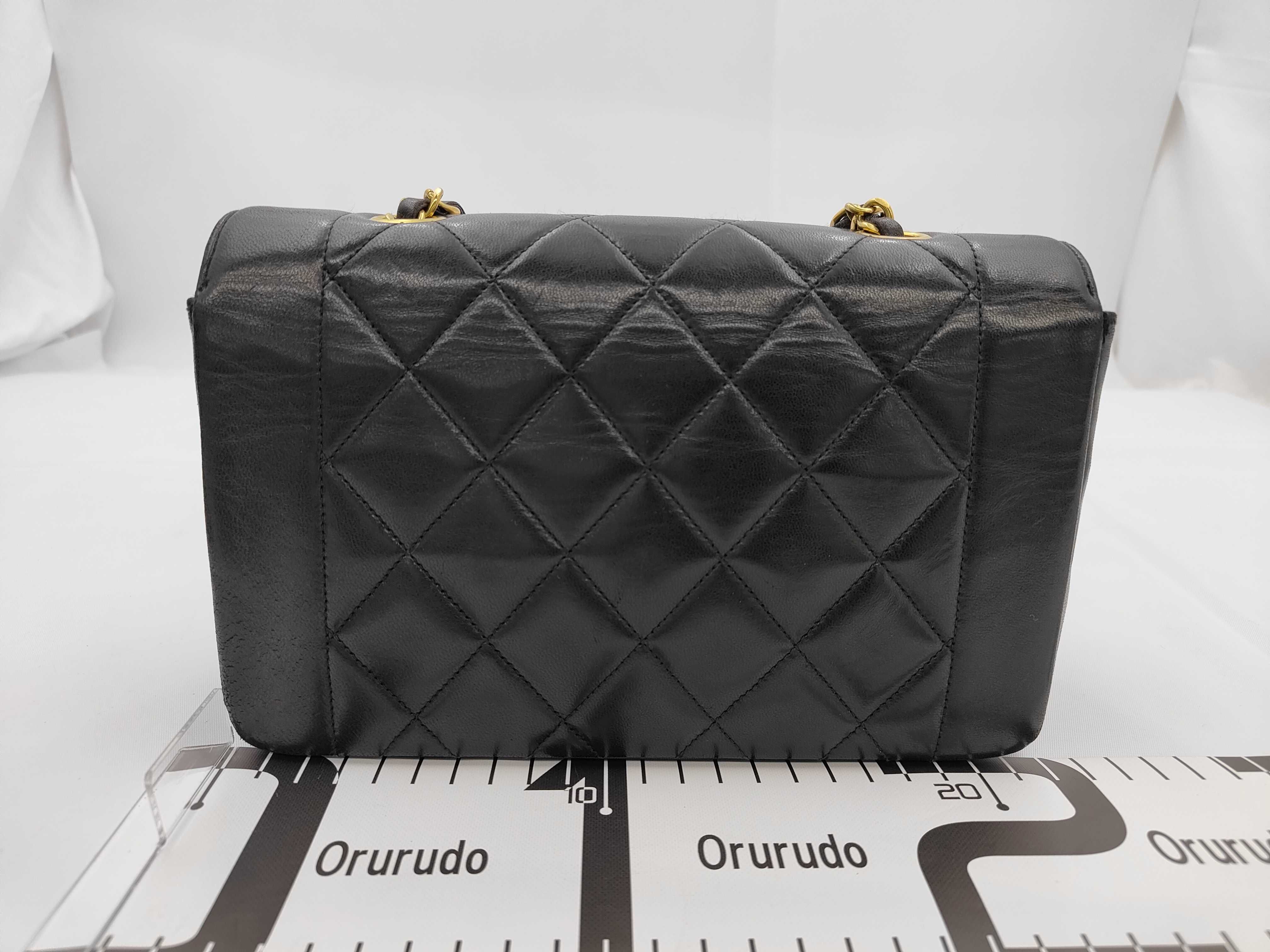 Diana 22 Single Chain Shoulder Bag (Serial Number 2) with Card and Seal — view 2