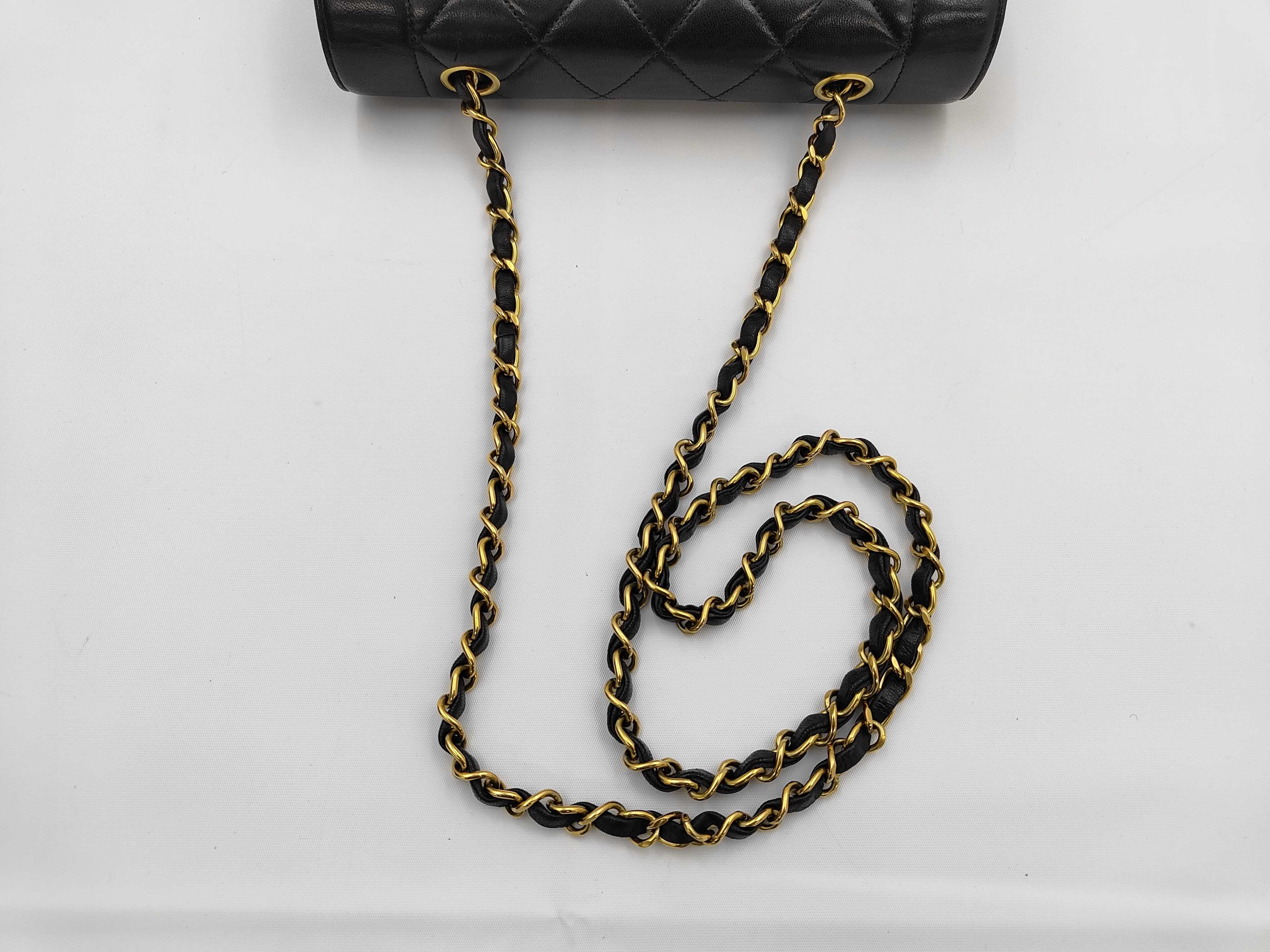 Diana 22 Single Chain Shoulder Bag (Serial Number 2) with Card and Seal — view 3