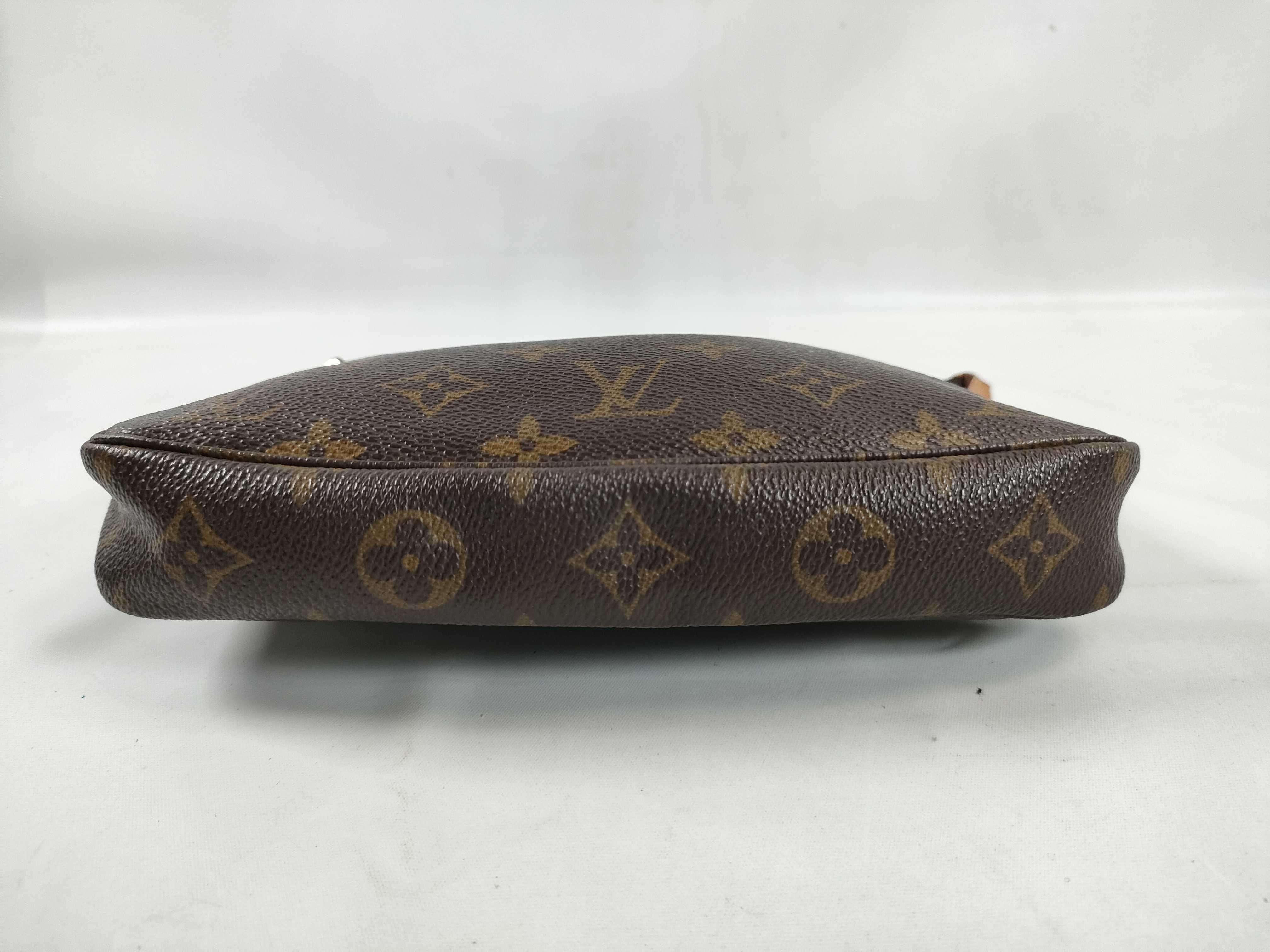 Monogram Pochette Accessoires Monogram M51980 Pouch — view 7