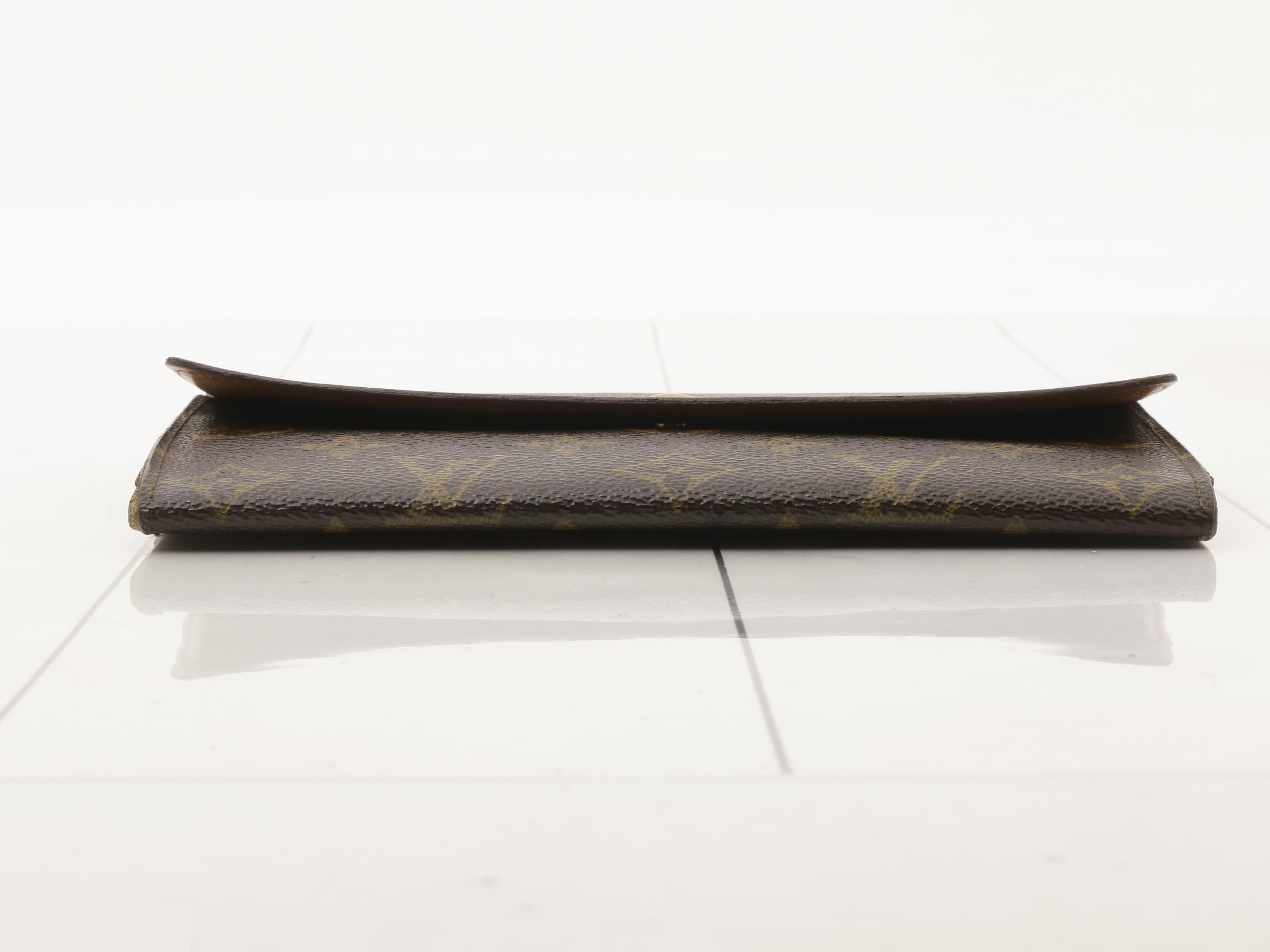 Monogram Portefeuille Tresor International Tri-fold Long Wallet — view 3