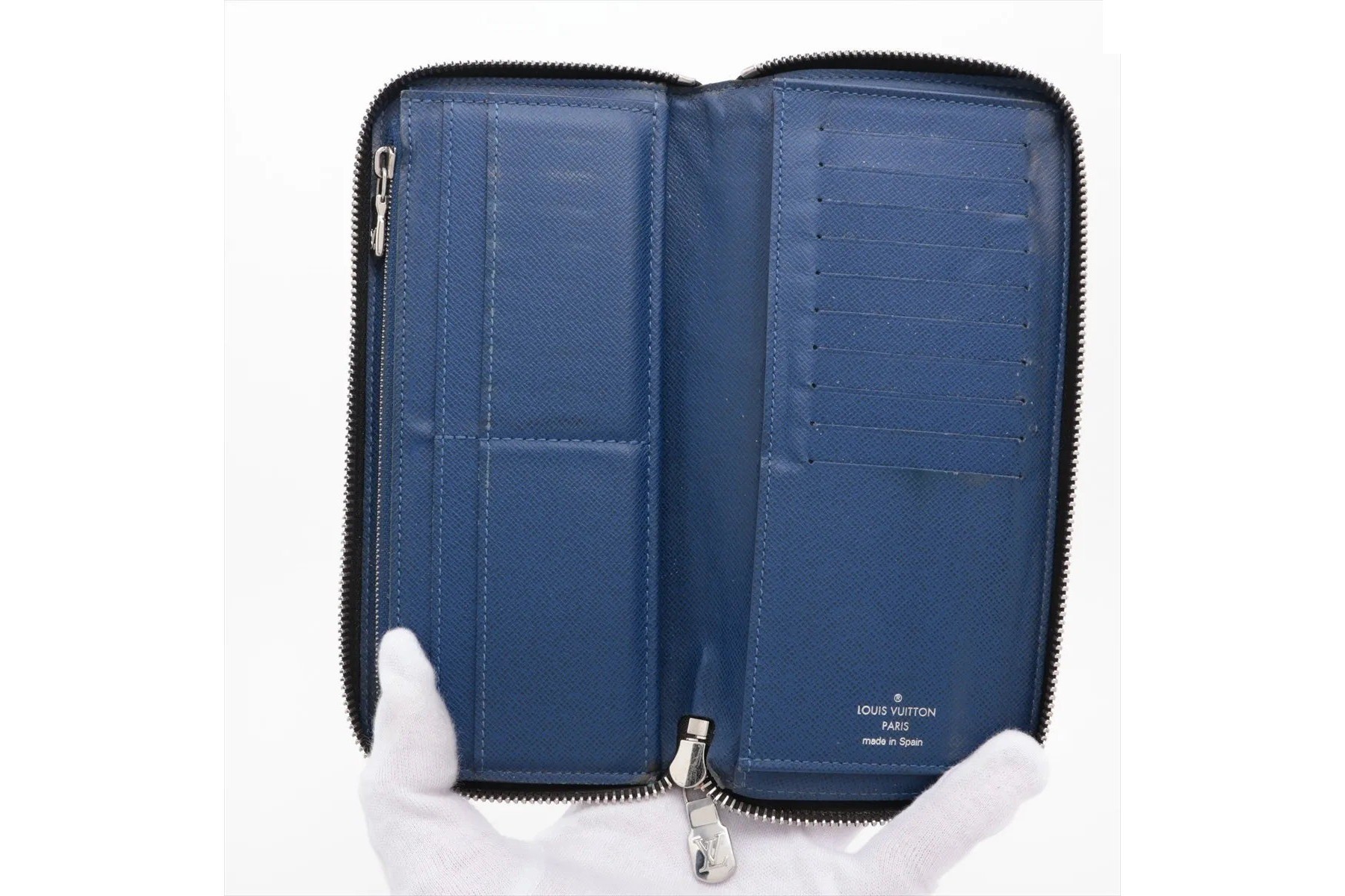 RFID-enabled Taigarama Zippy Wallet Vertical M30447 — view 3