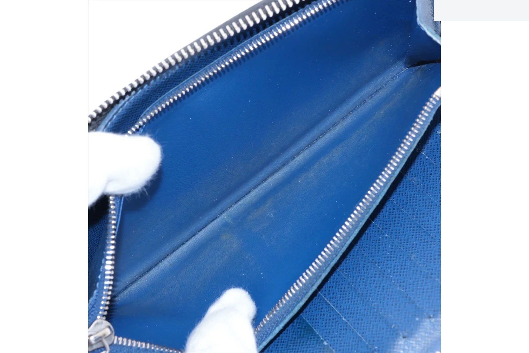 RFID-enabled Taigarama Zippy Wallet Vertical M30447 — view 6