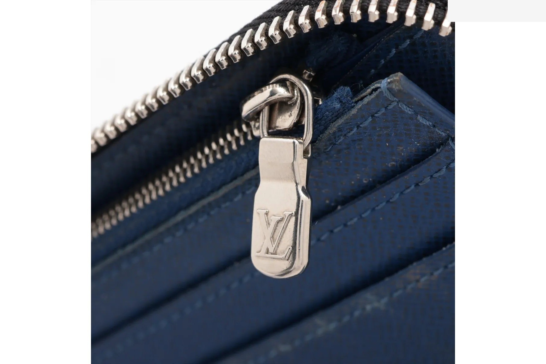 RFID-enabled Taigarama Zippy Wallet Vertical M30447 — view 8