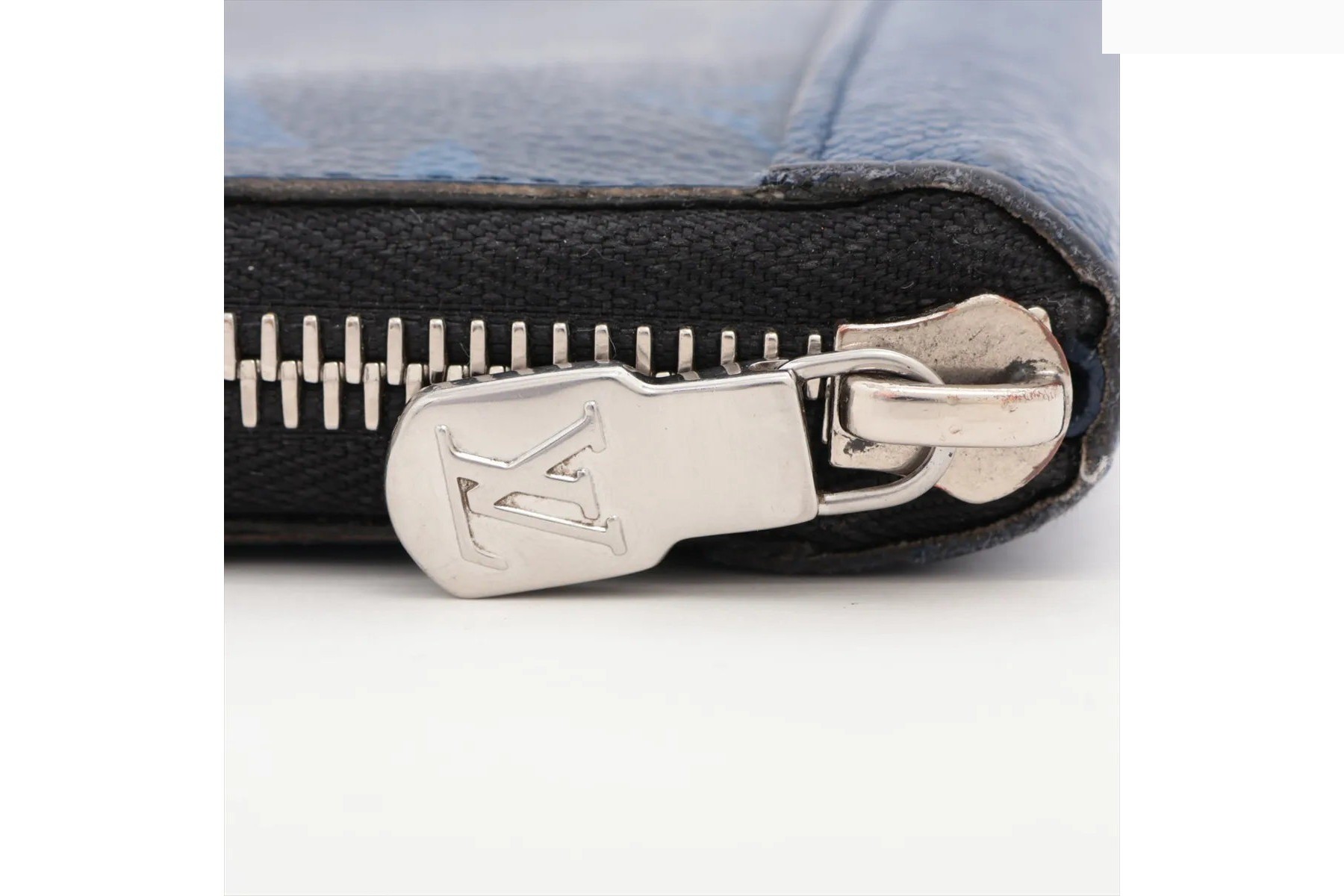 RFID-enabled Taigarama Zippy Wallet Vertical M30447 — view 10