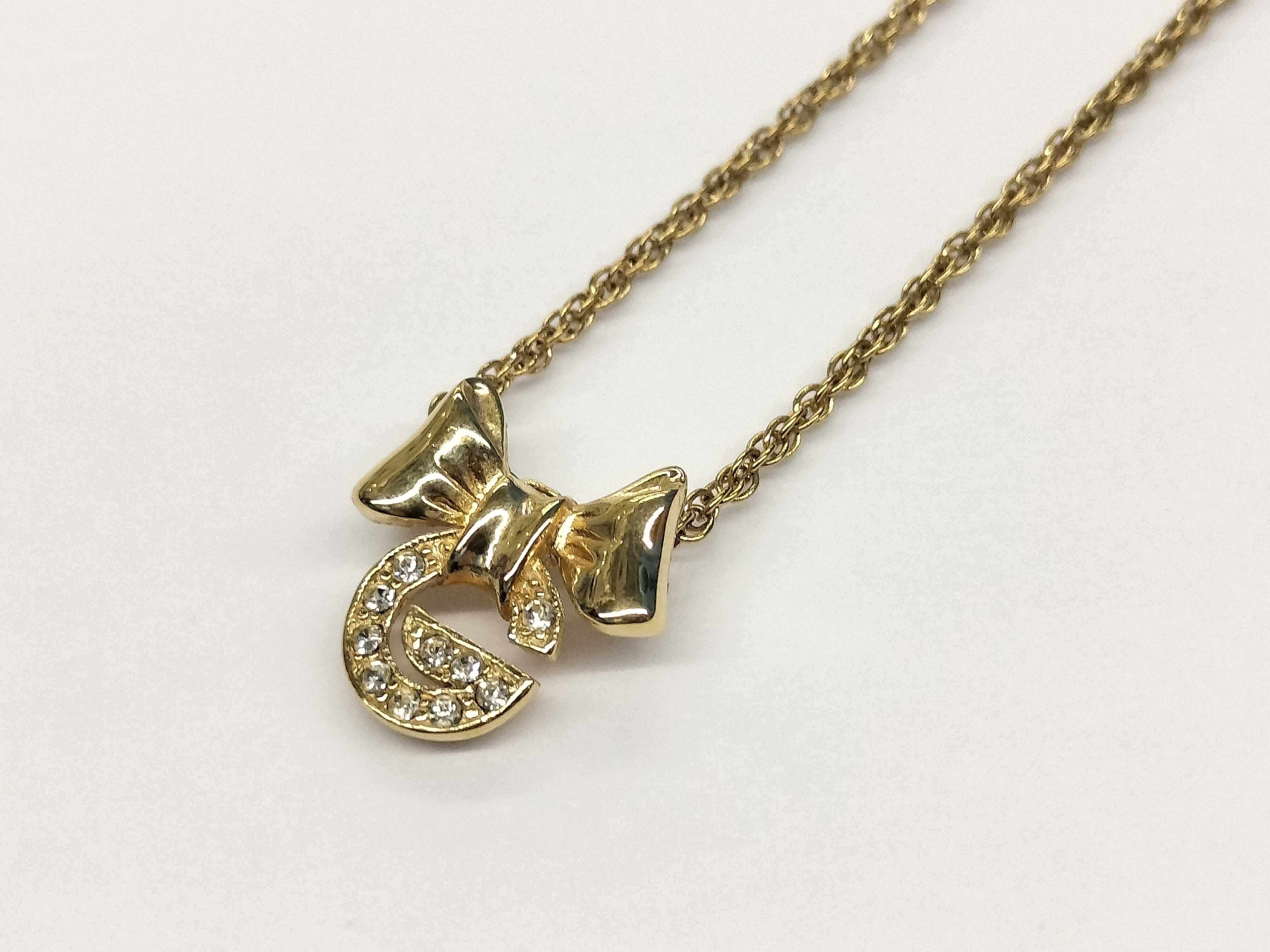 G logo rhinestone ribbon motif necklace