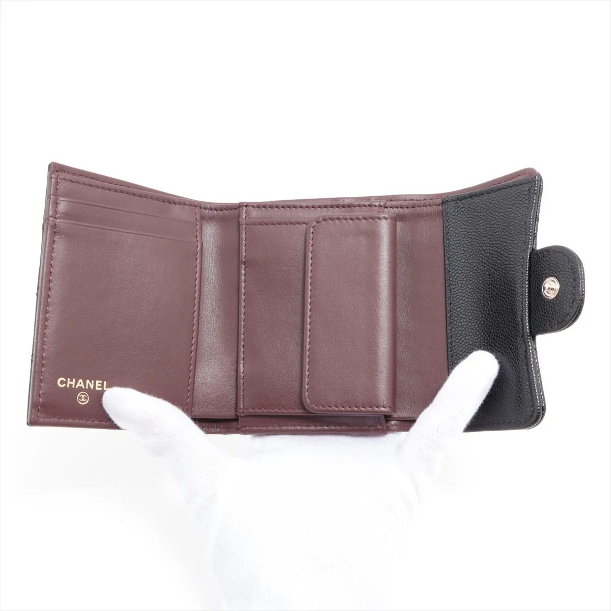Matelasse Caviar Skin Compact Wallet Black Gold Hardware TP3X9E15 — view 4
