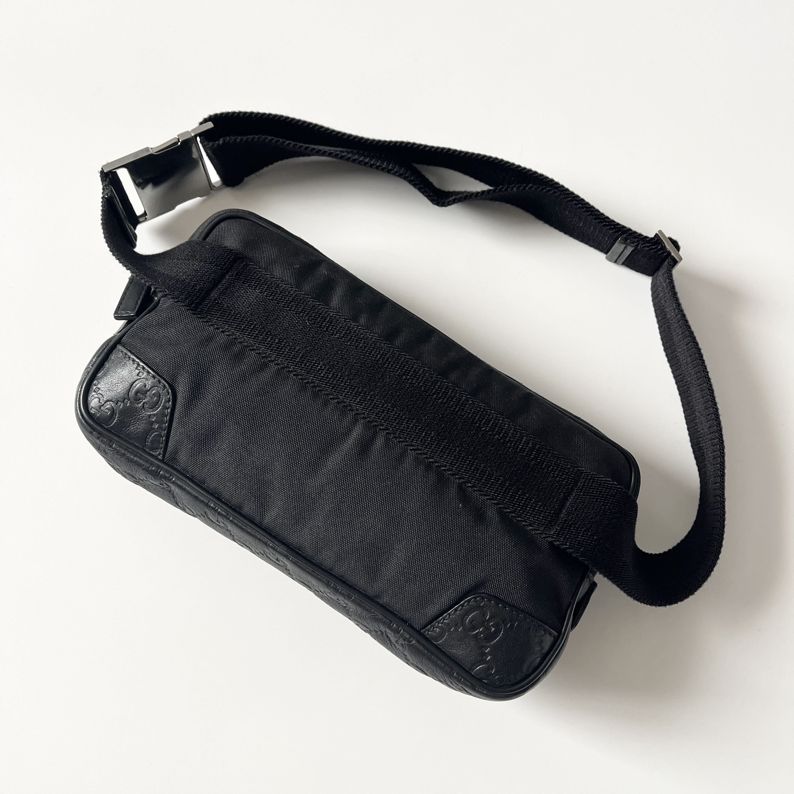 GG Canvas Shoulder Bag — view 2