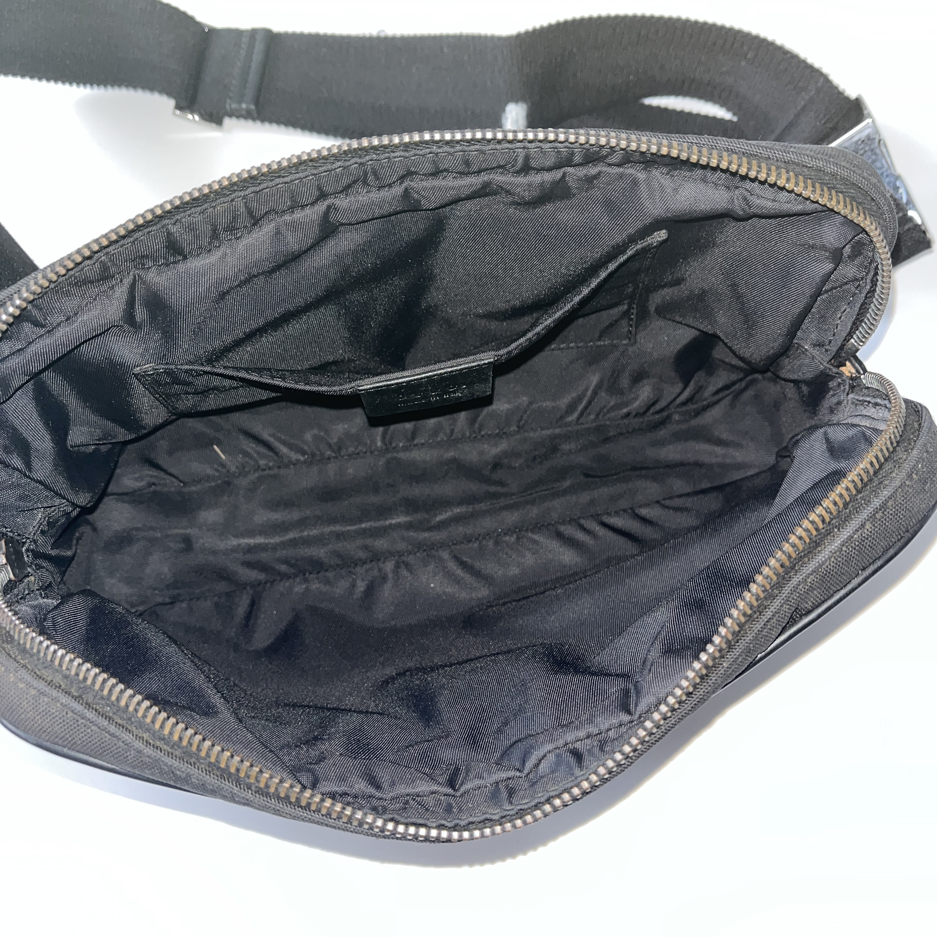 GG Canvas Shoulder Bag — view 14