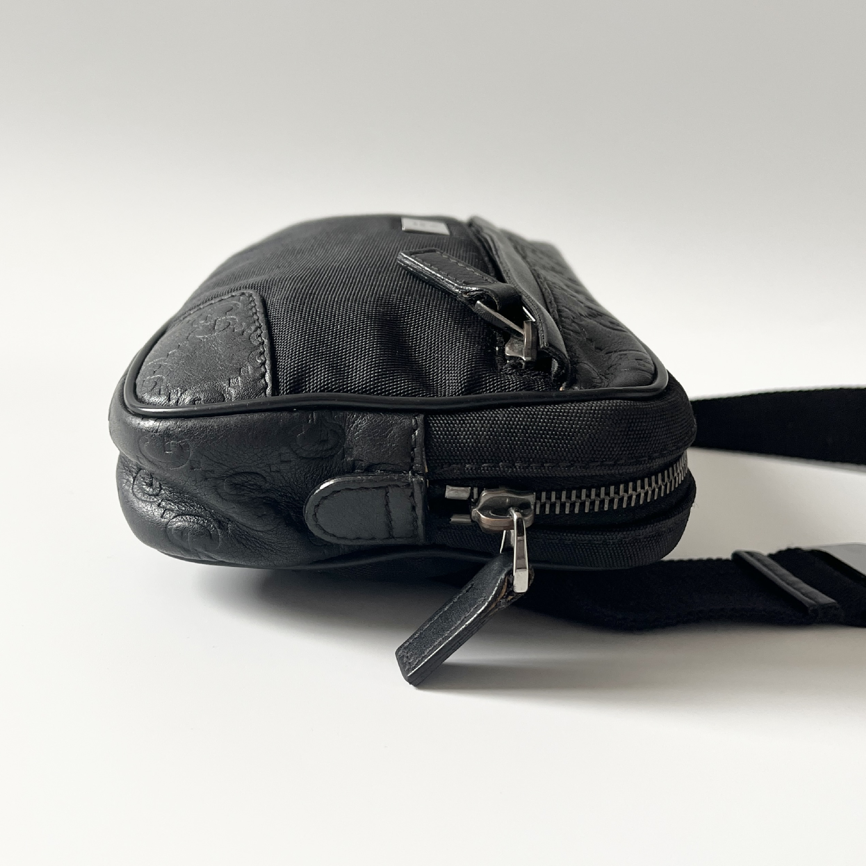 GG Canvas Shoulder Bag — view 3