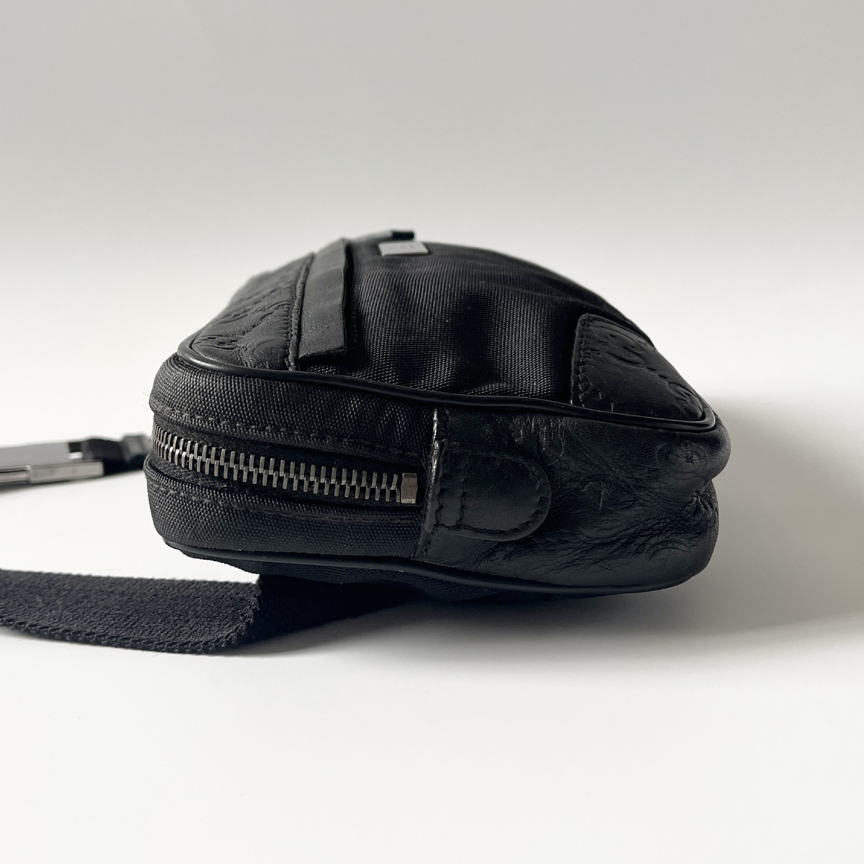 GG Canvas Shoulder Bag — view 4