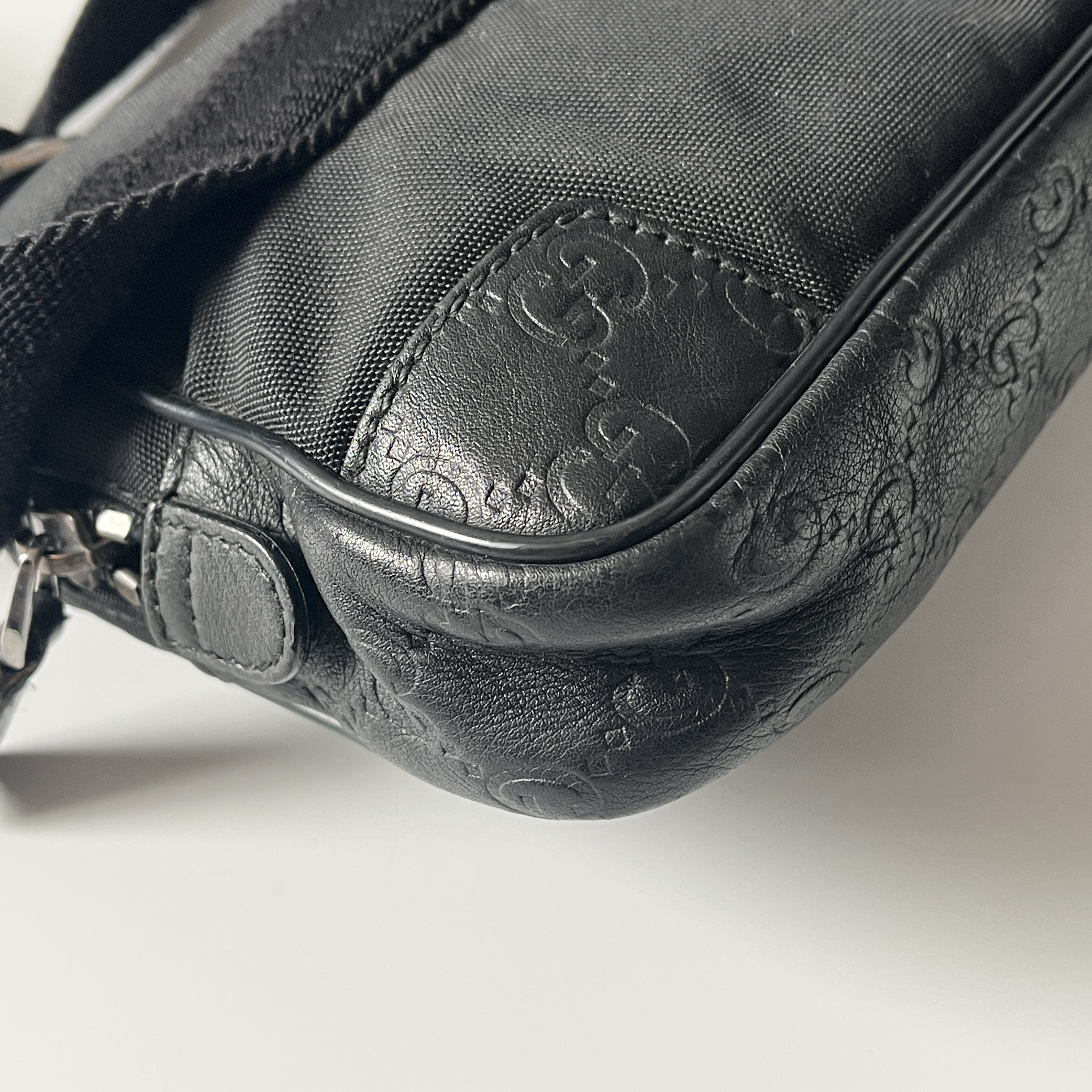 GG Canvas Shoulder Bag — view 9