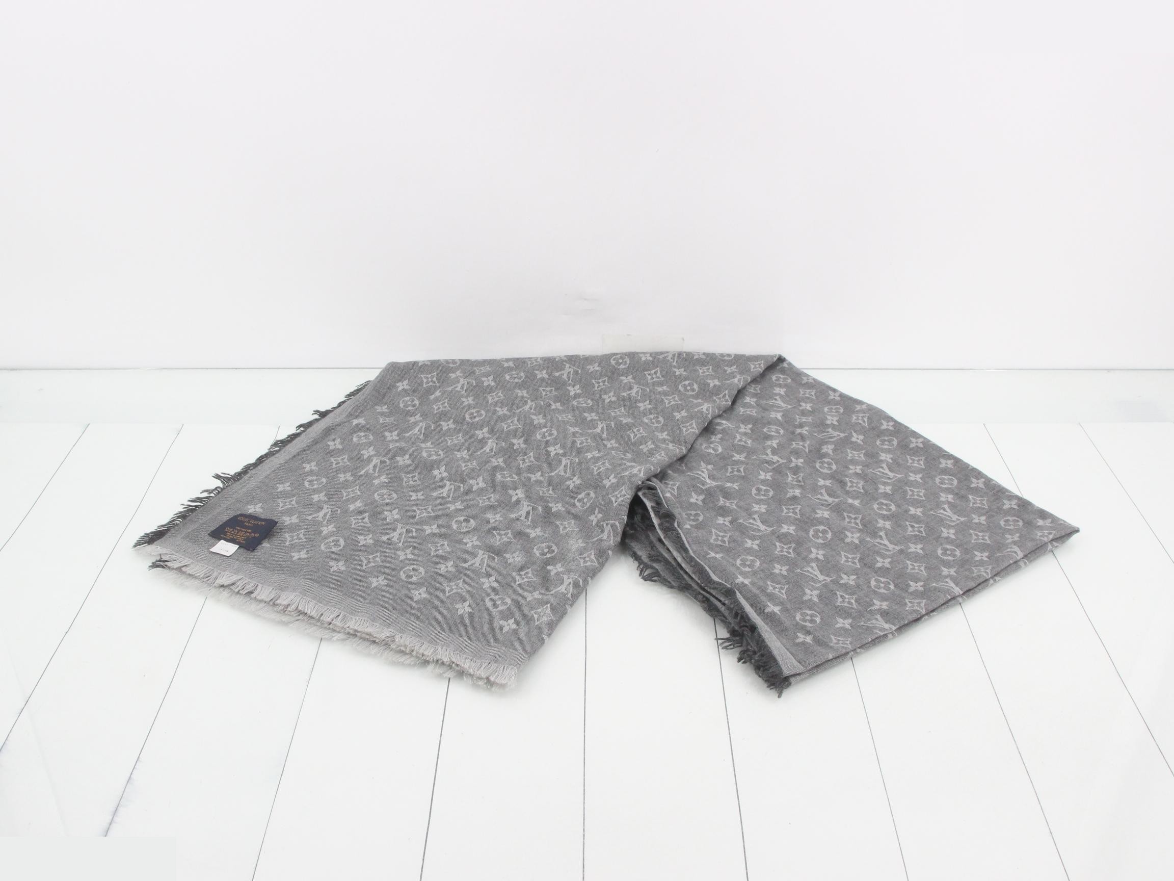 muffler — view 2