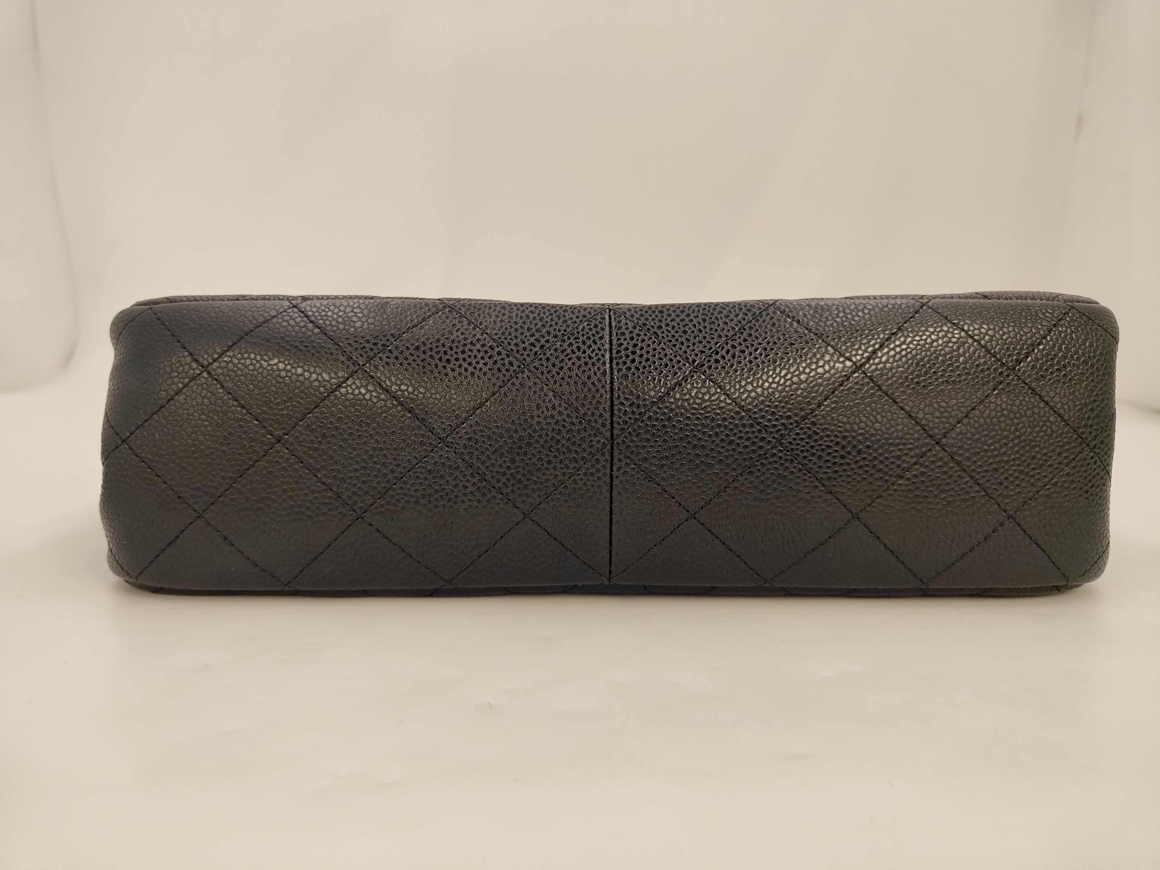 Jumbo caviar skin shoulder bag — view 3