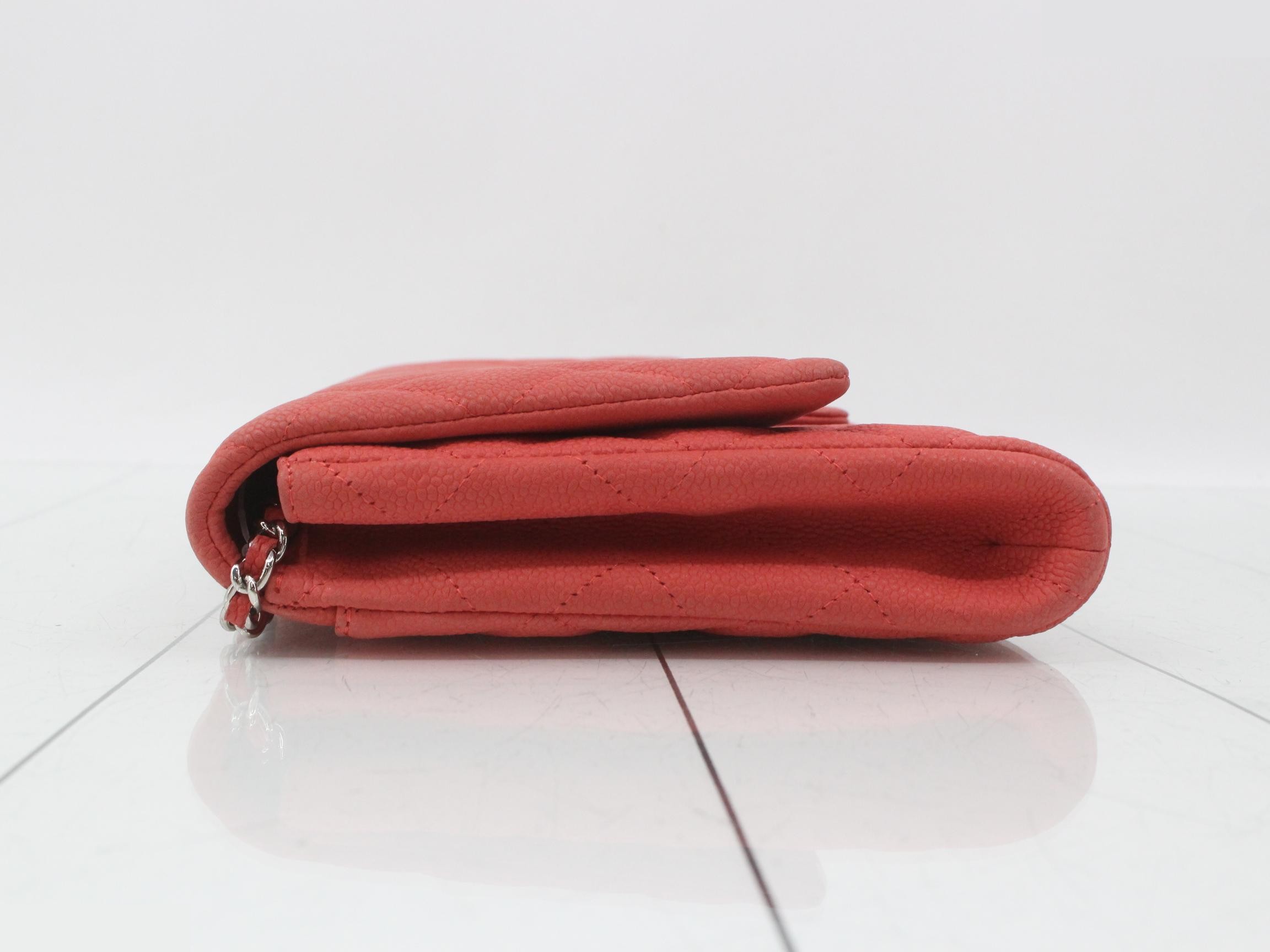 Matelassé Caviar Skin Chain Shoulder Bag — view 4