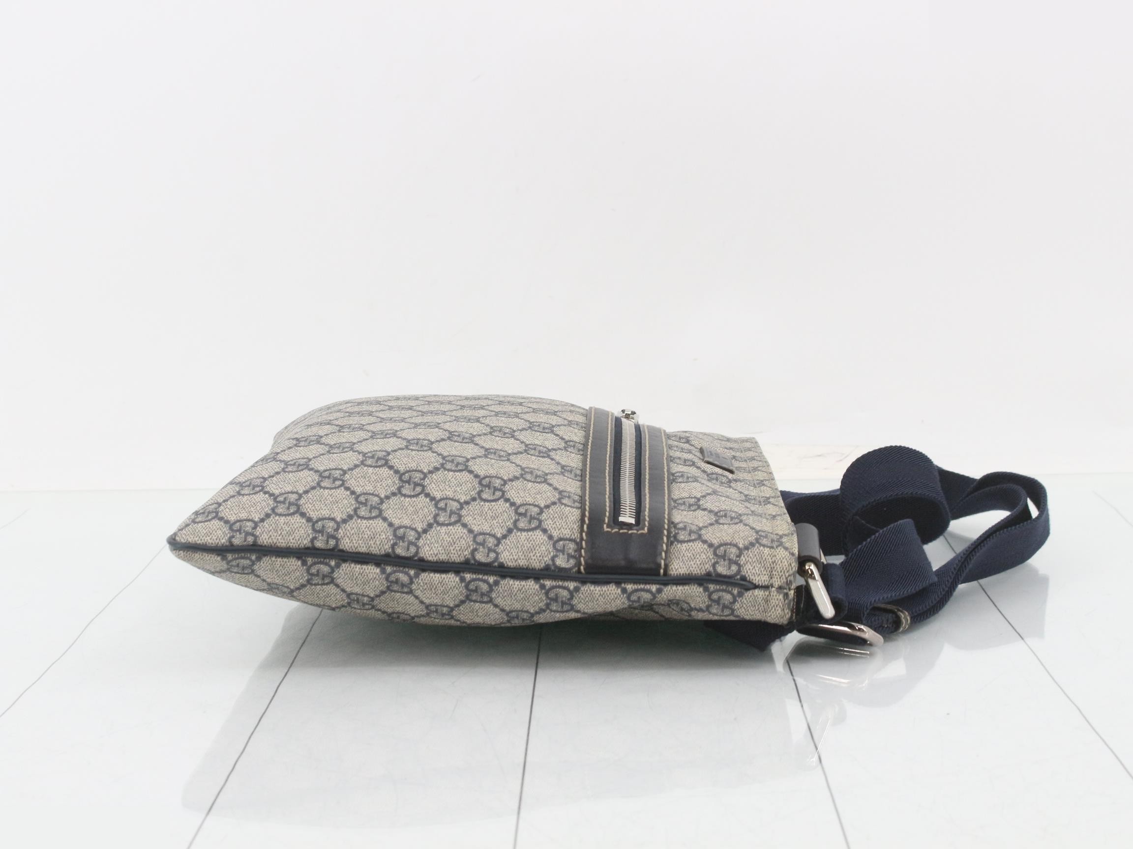 GG Supreme Leather Shoulder Bag — view 3