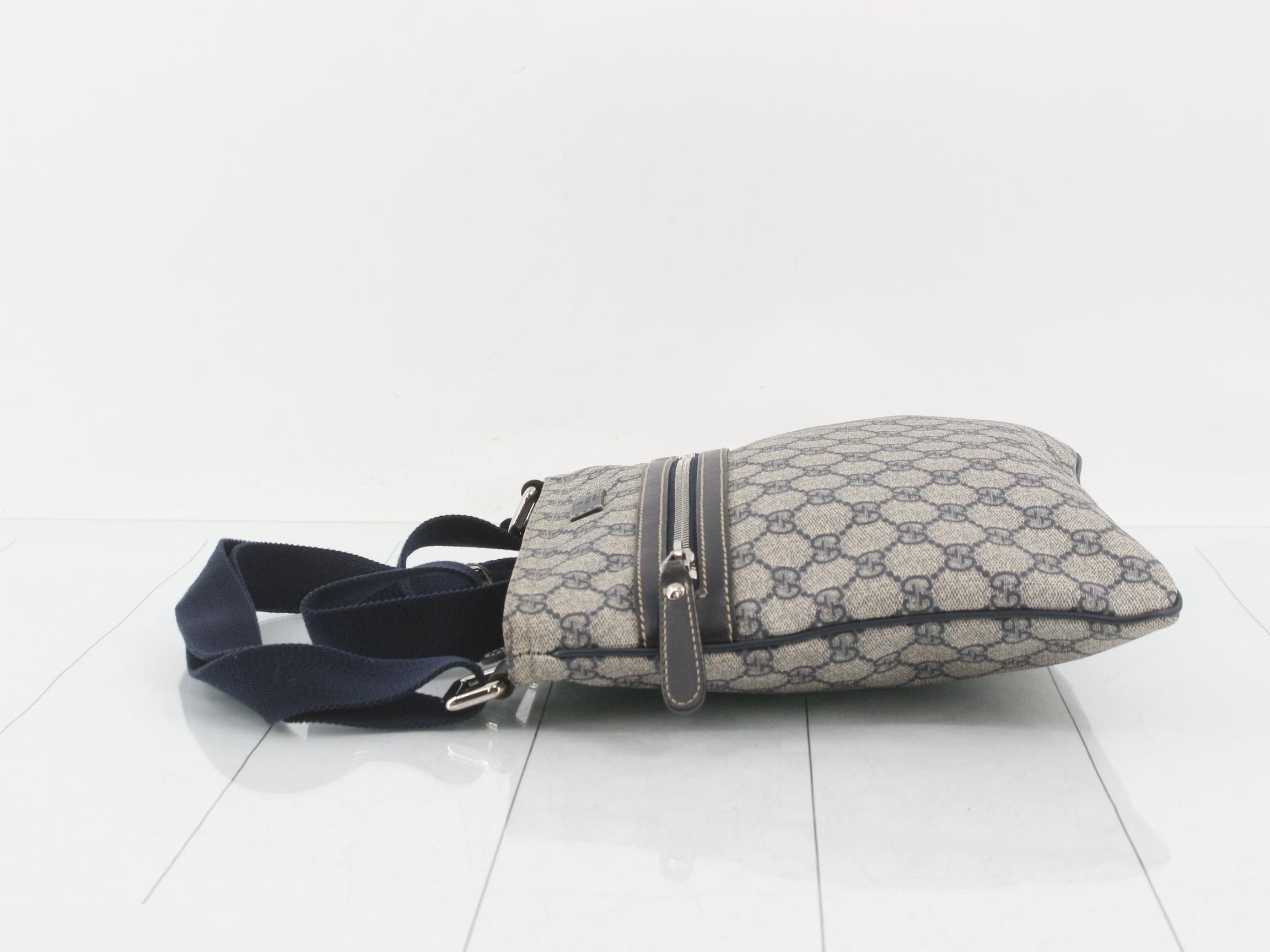 GG Supreme Leather Shoulder Bag — view 4