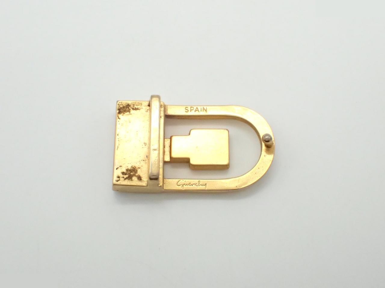 belt buckle — view 2