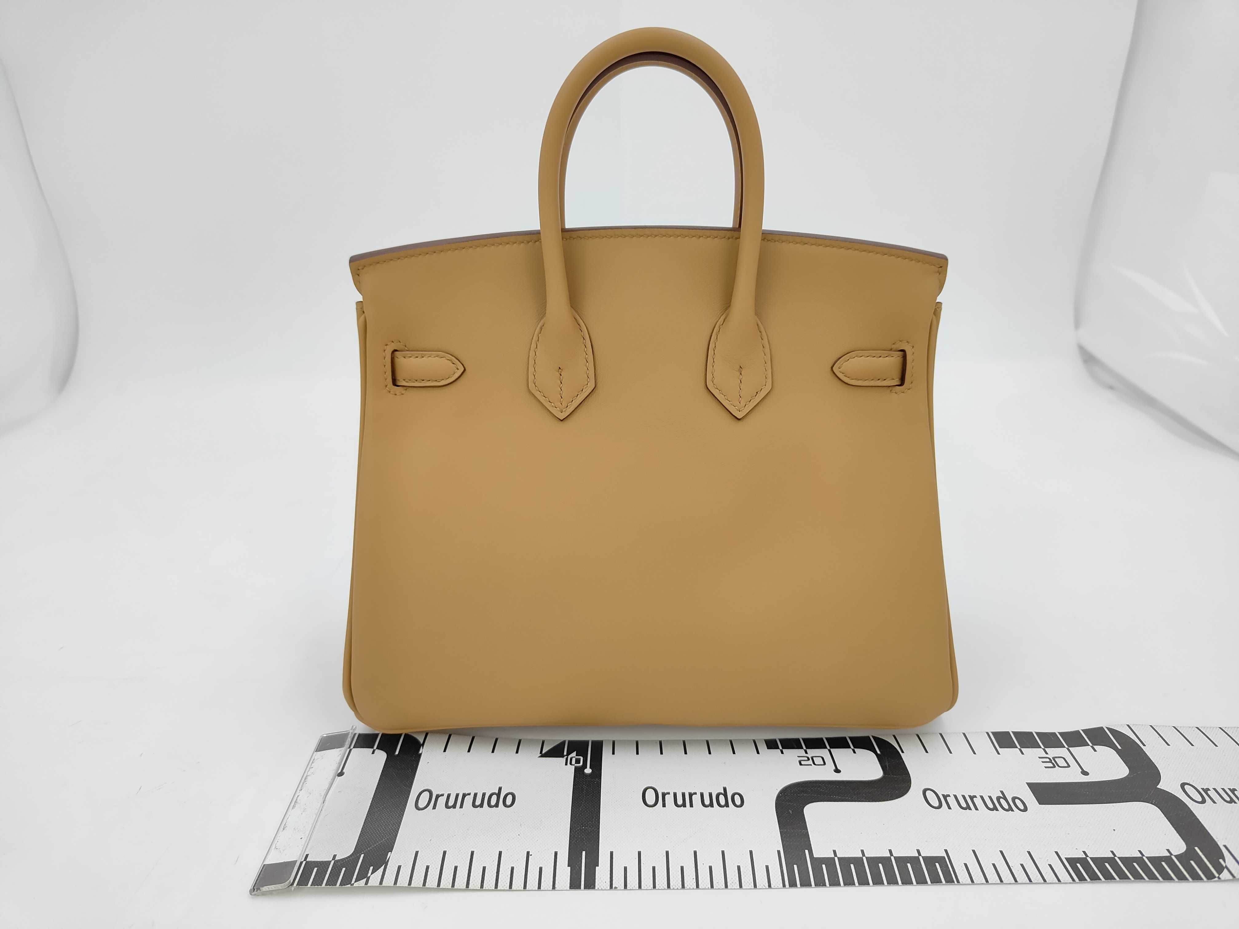 Birkin 25 Swift Biscuit Gold Hardware Handbag — view 2
