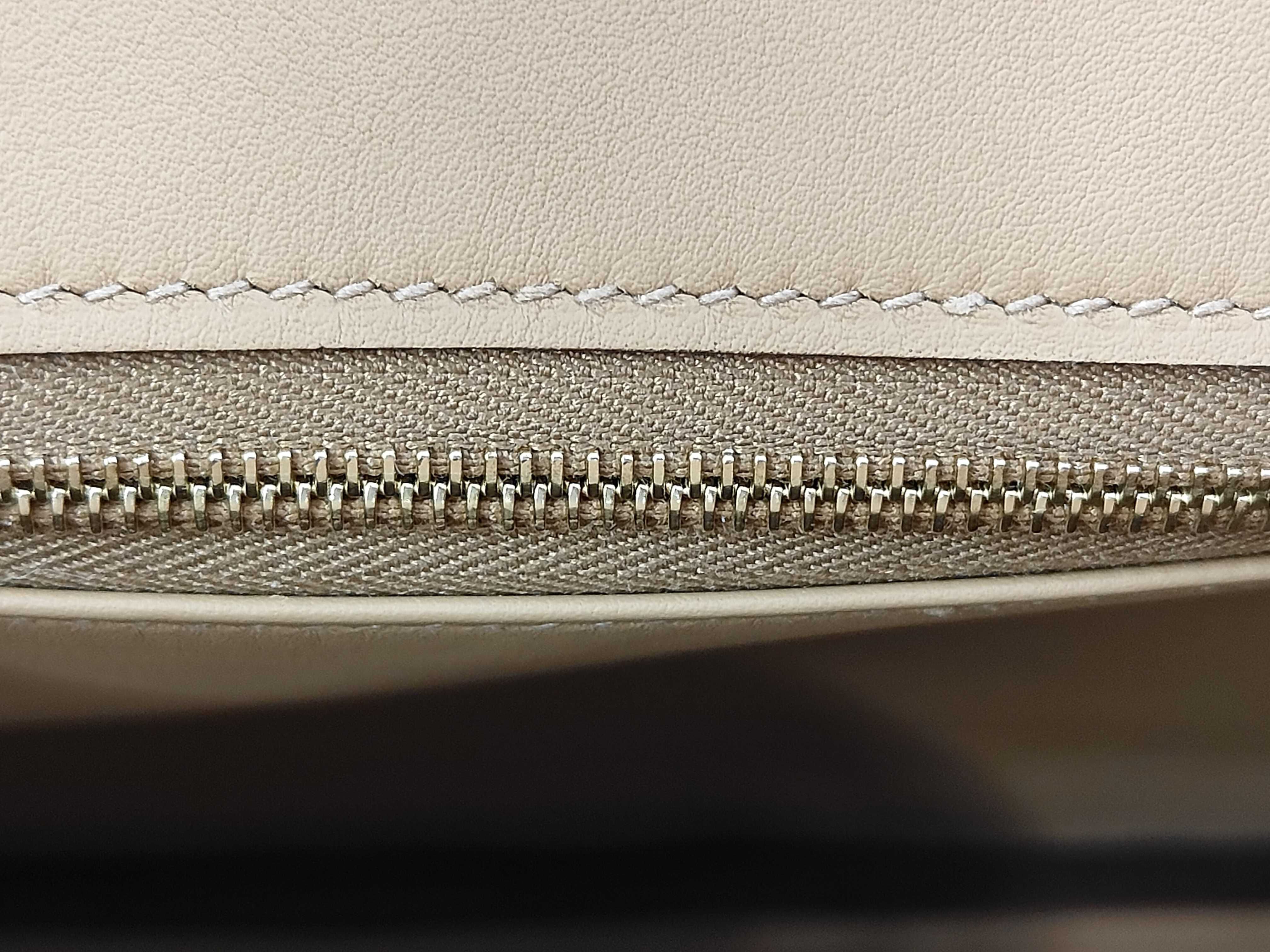 Birkin 25 Swift Biscuit Gold Hardware Handbag — view 12