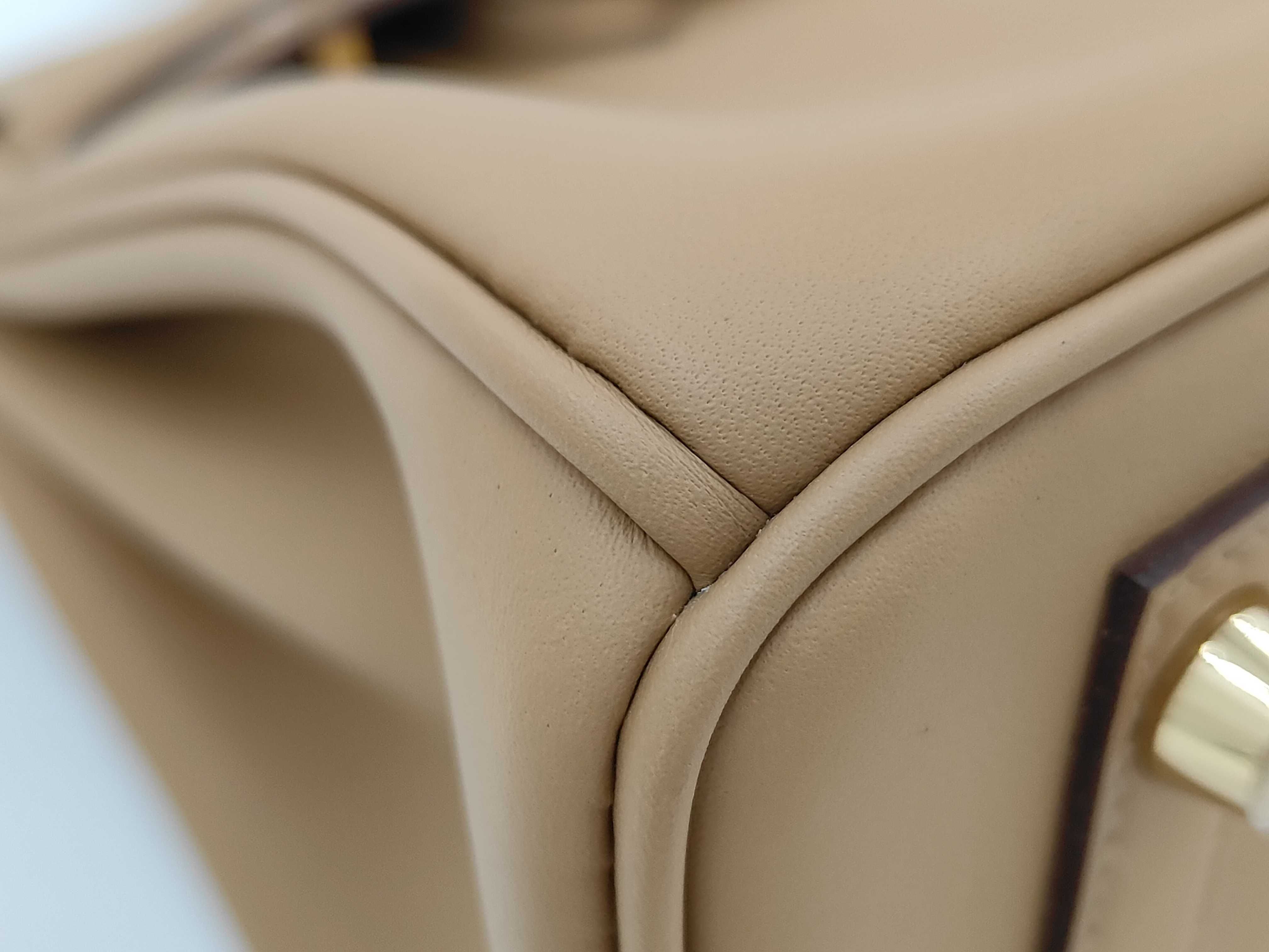 Birkin 25 Swift Biscuit Gold Hardware Handbag — view 6