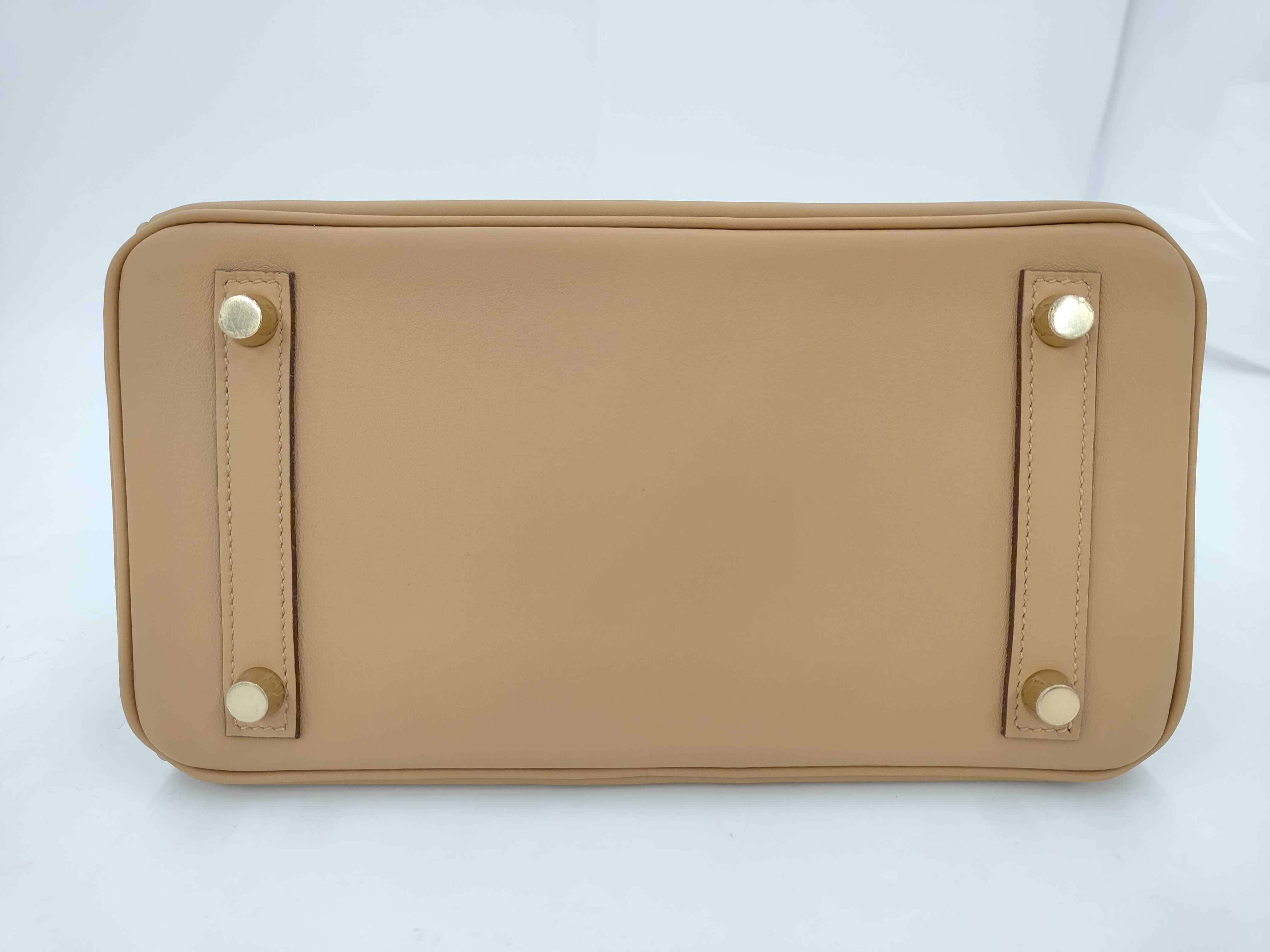 Birkin 25 Swift Biscuit Gold Hardware Handbag — view 7