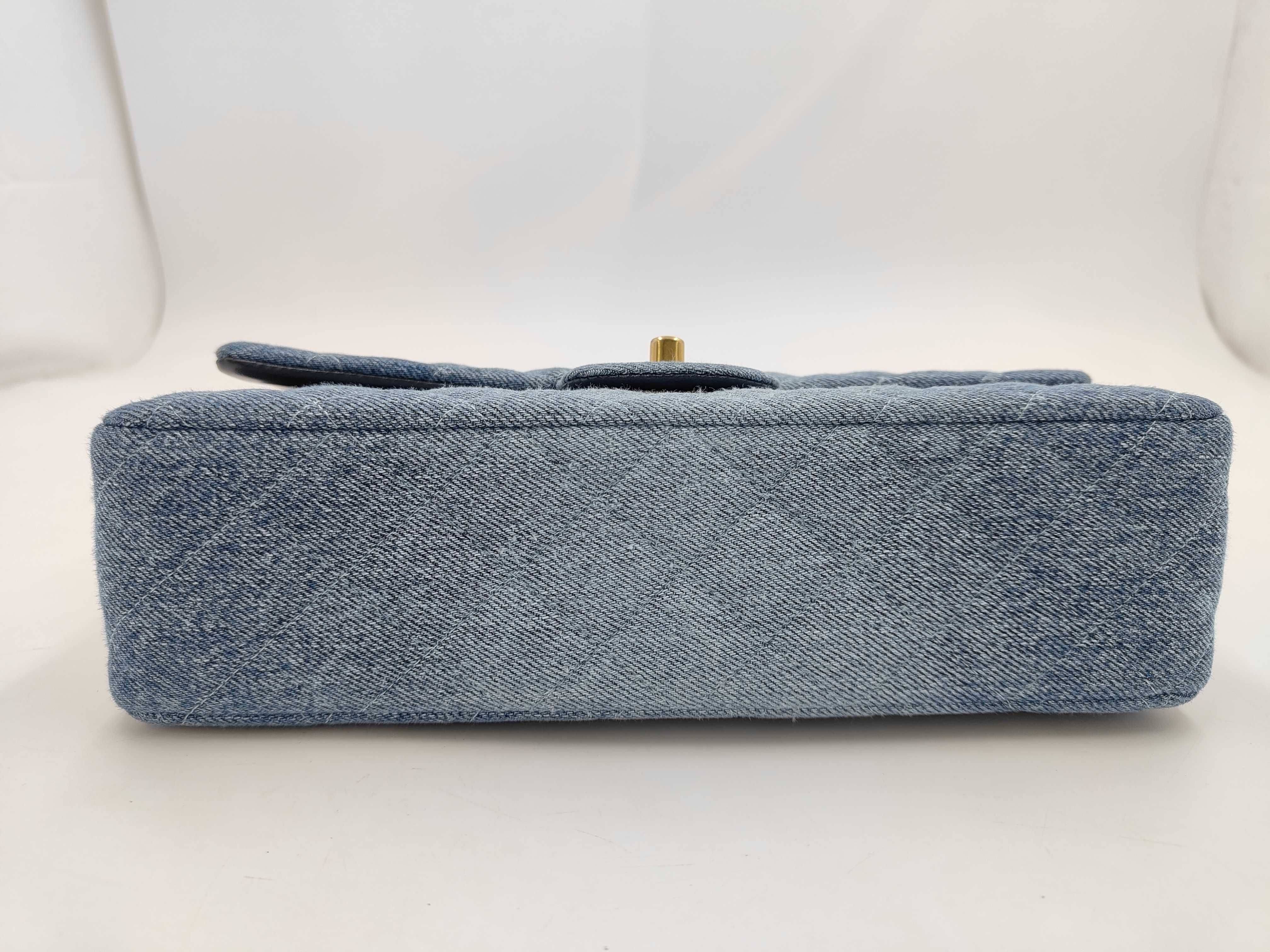 A01112 Matelassé Classic Handbag 25 Denim A5NAPCJ3 (Box, Dust Bag) — view 5