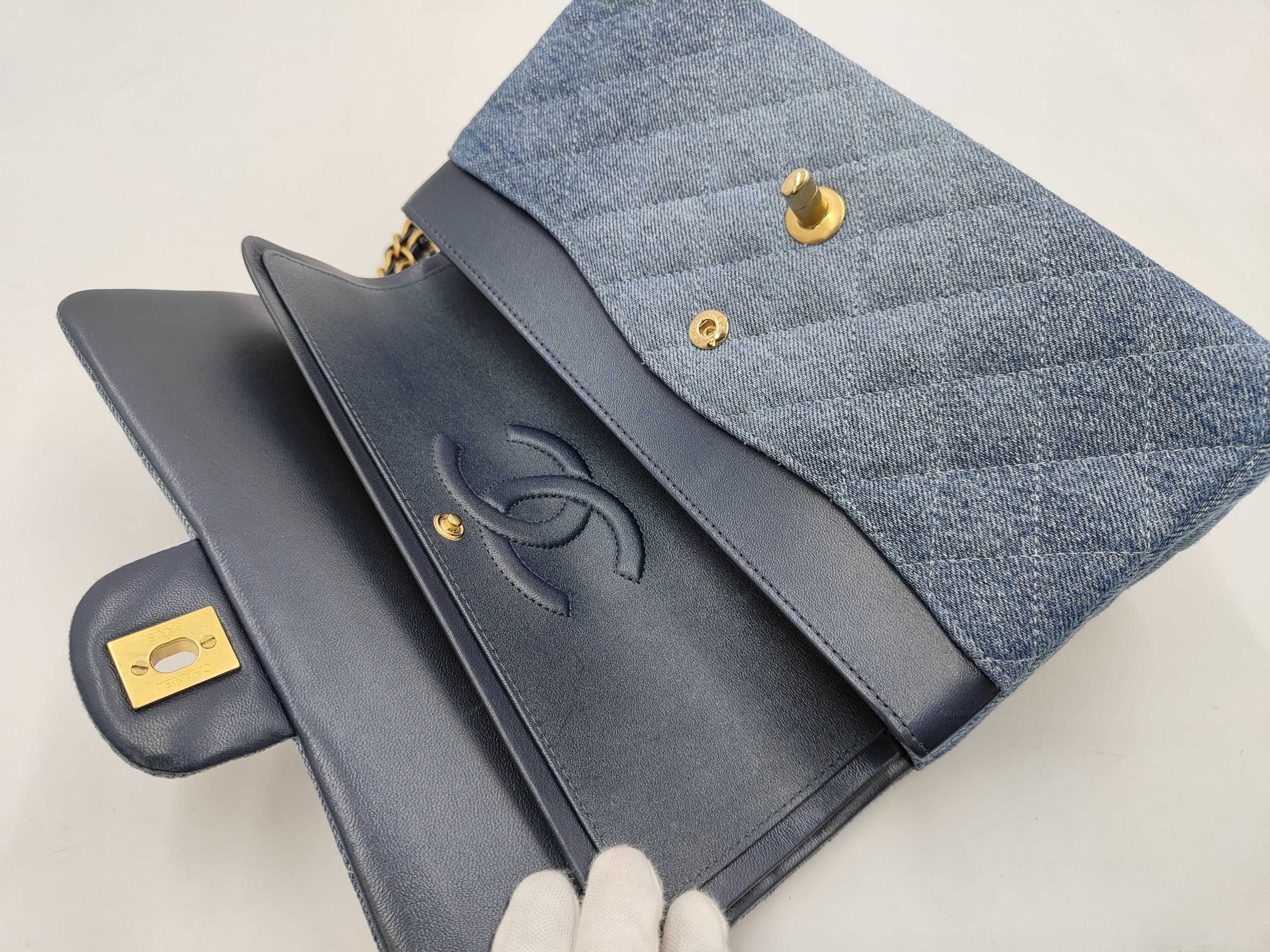 A01112 Matelassé Classic Handbag 25 Denim A5NAPCJ3 (Box, Dust Bag) — view 7