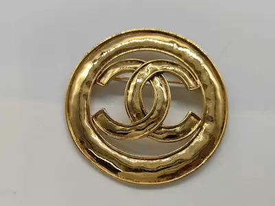Brooch (6cm) with original box.