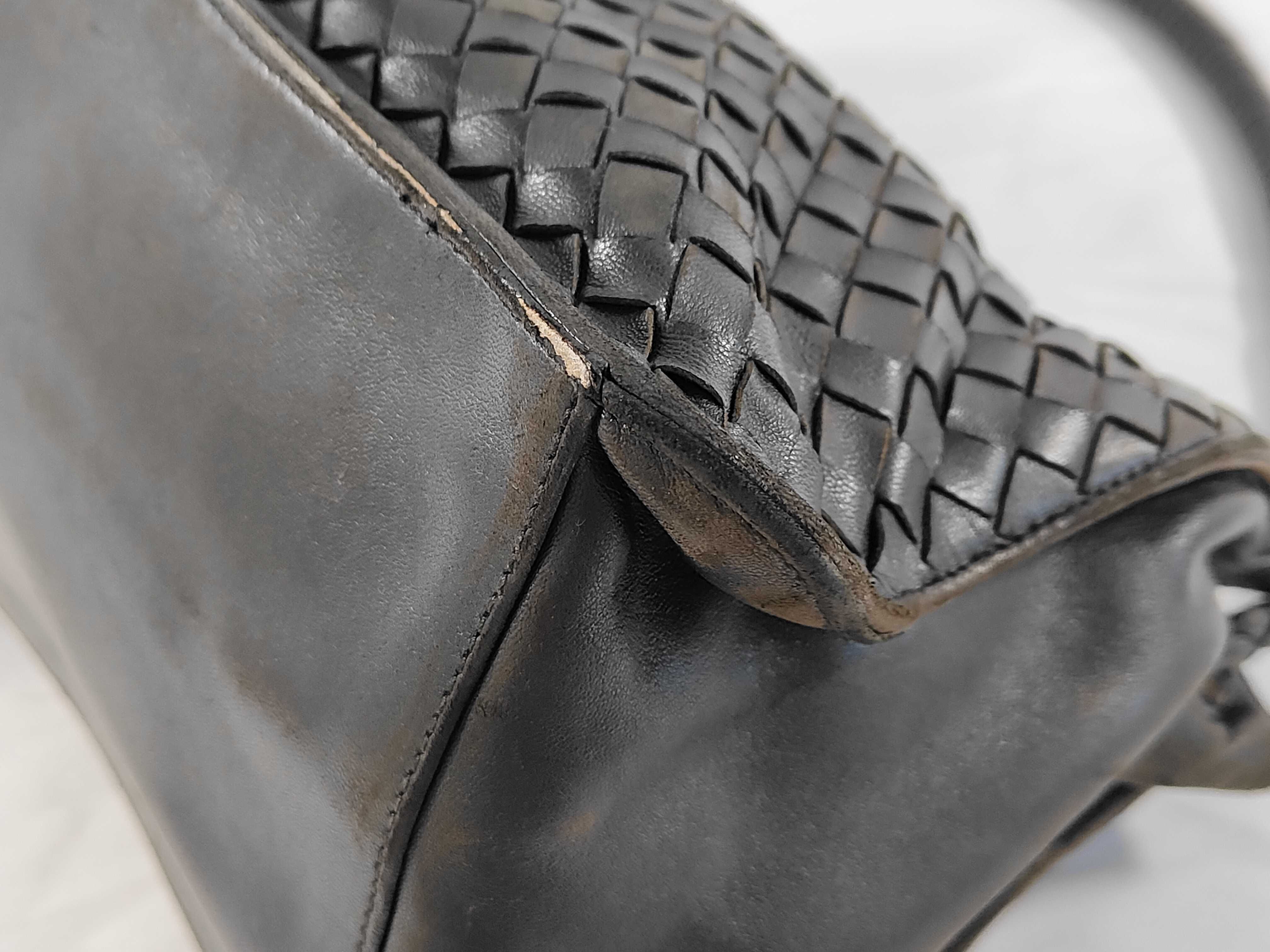 Intrecciato Bottega Veneta Intrecciato Leather Handbag Shoulder Bag — view 6