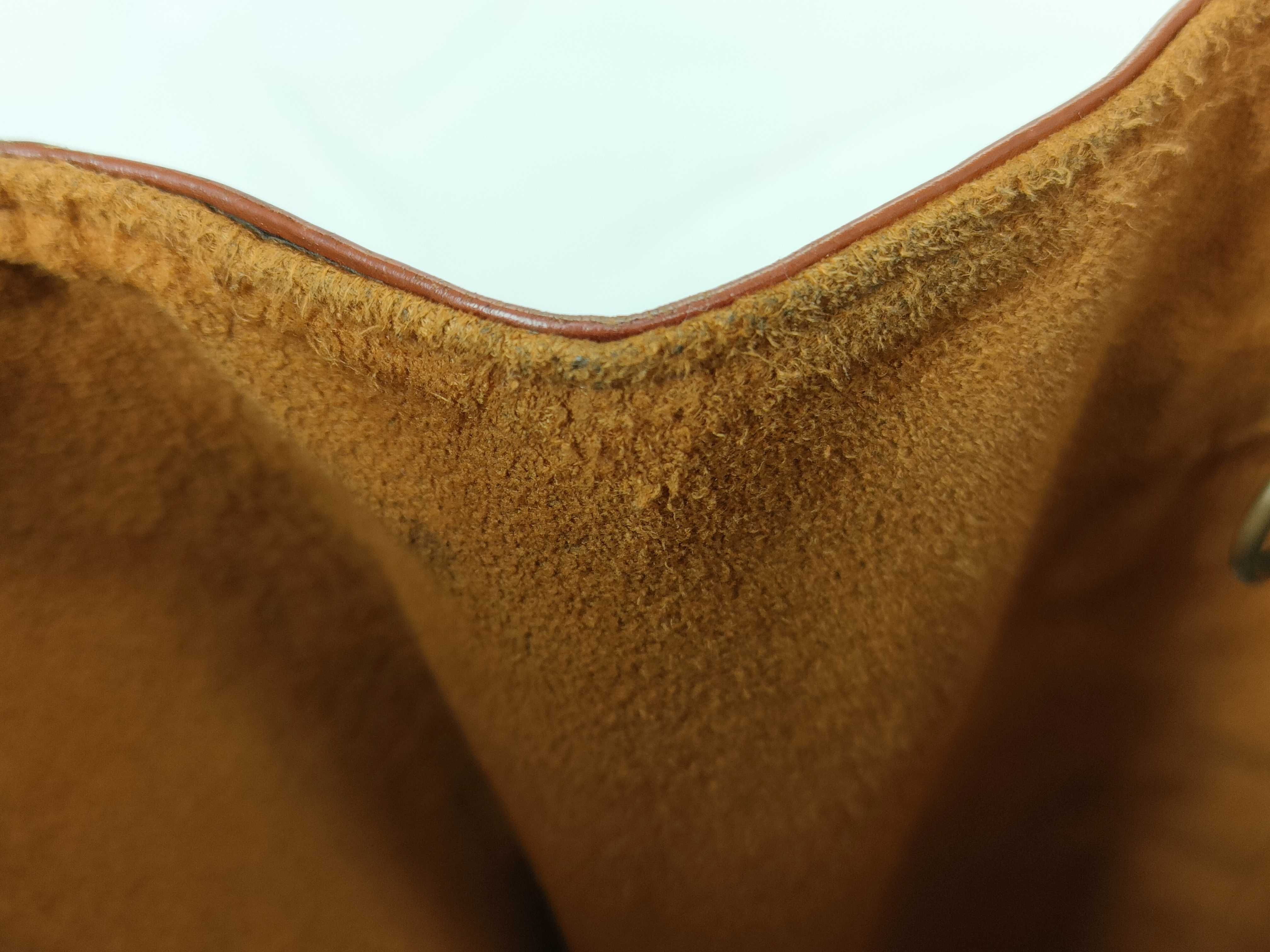 Epi Louis Vuitton Sac Depaule Shoulder Bag — view 8