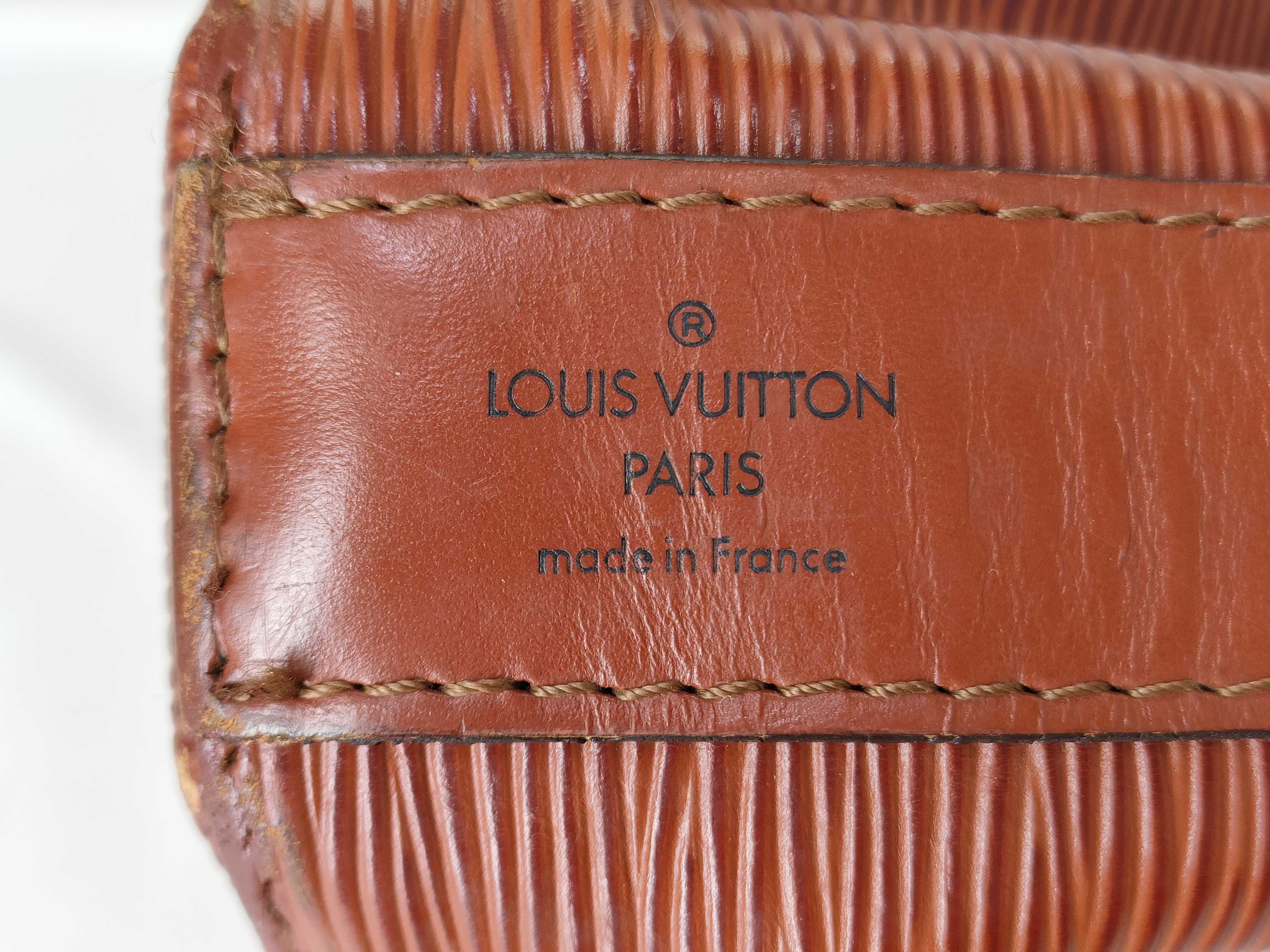 Epi Louis Vuitton Sac Depaule Shoulder Bag — view 10