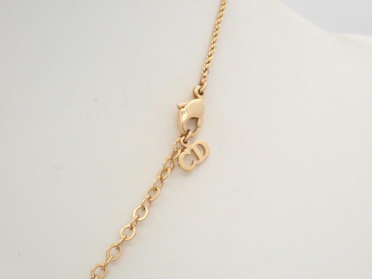 D logo gold necklace, chain approximately 44cm — view 2
