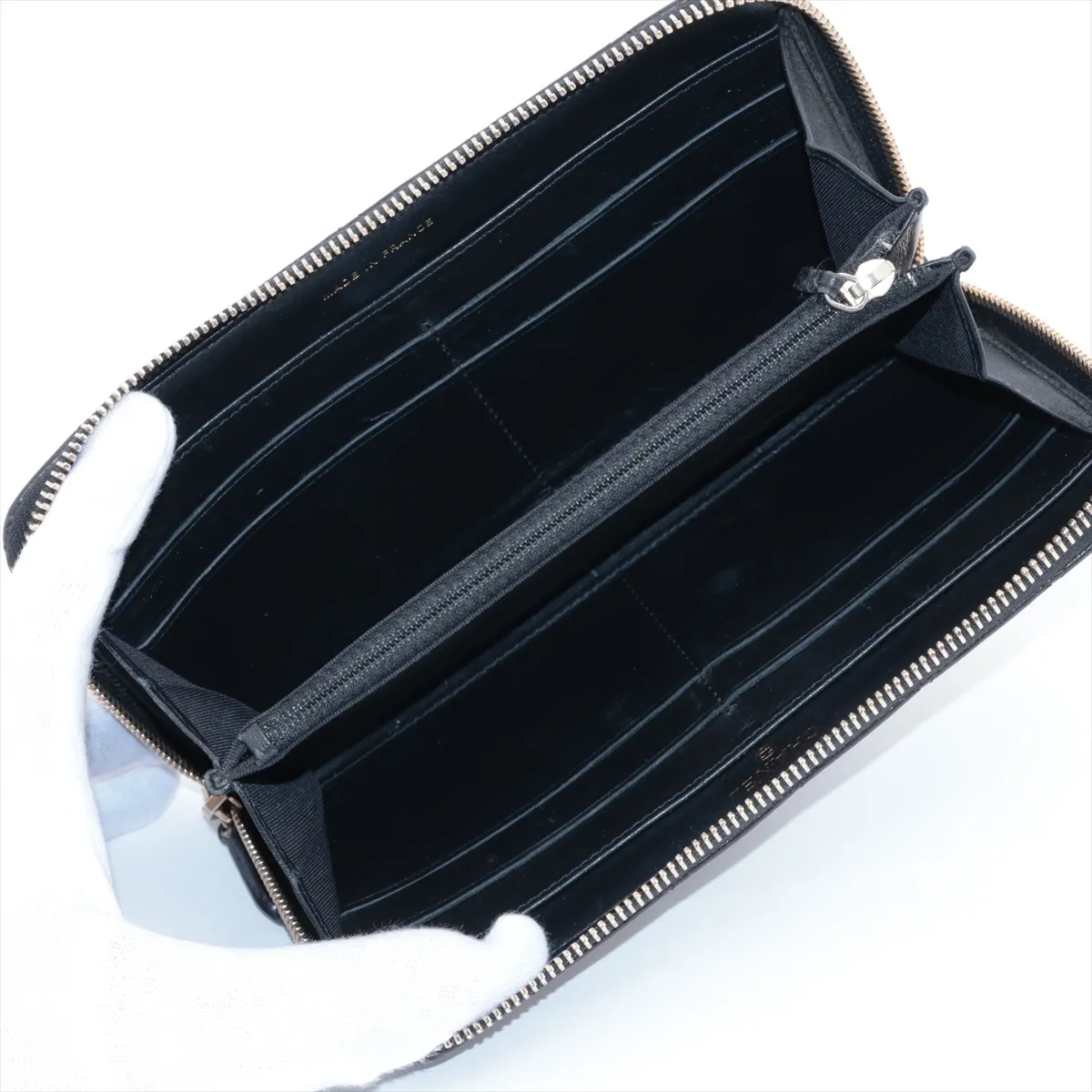 Matelassé Lambskin Round Zip Wallet, Black with Gold Hardware, 24471201 — view 3