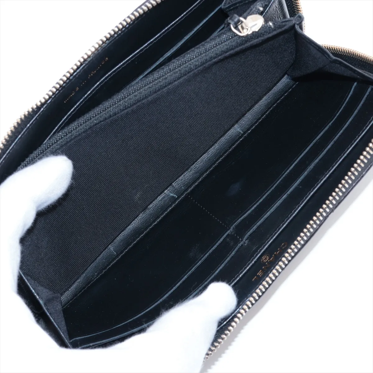 Matelassé Lambskin Round Zip Wallet, Black with Gold Hardware, 24471201 — view 6