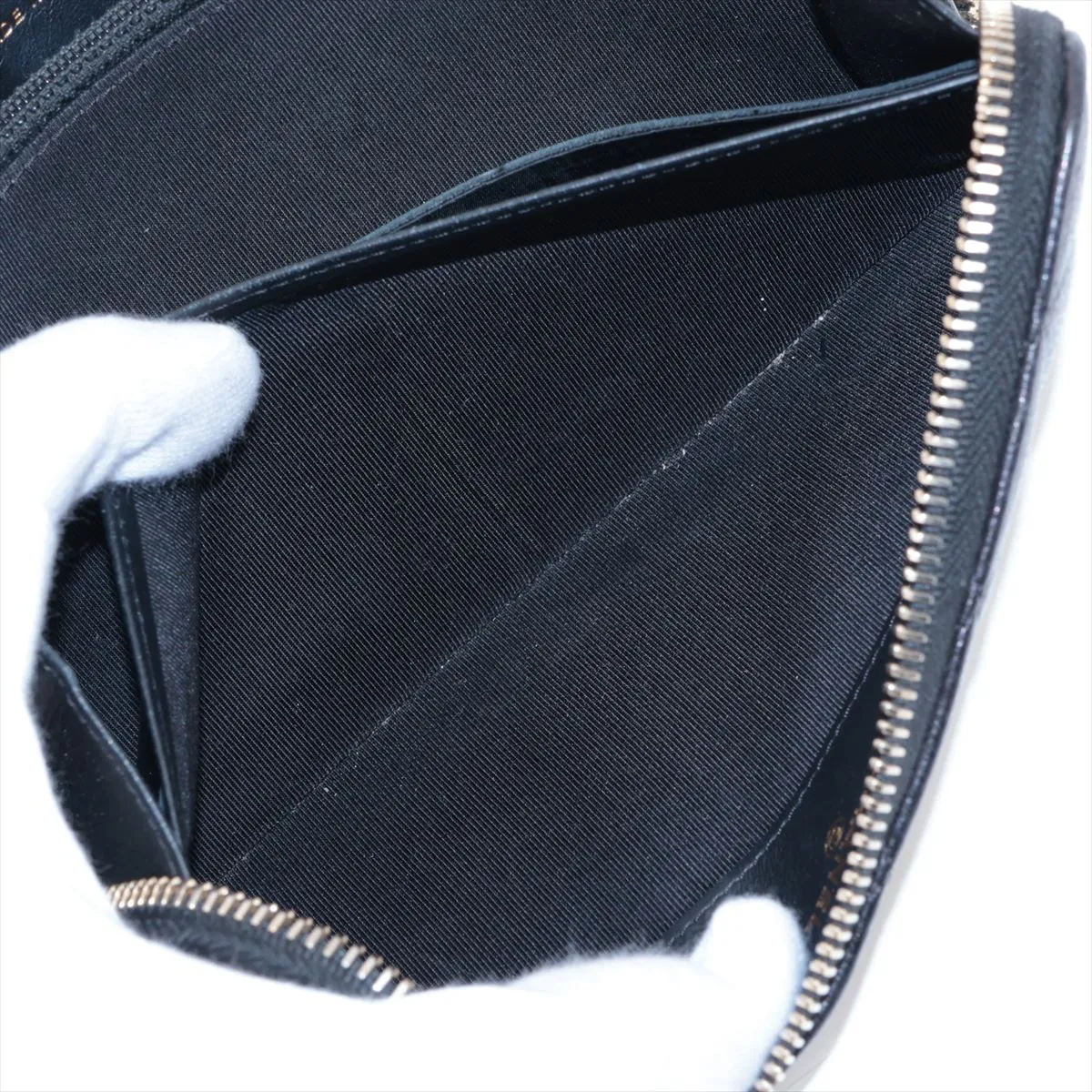Matelassé Lambskin Round Zip Wallet, Black with Gold Hardware, 24471201 — view 7