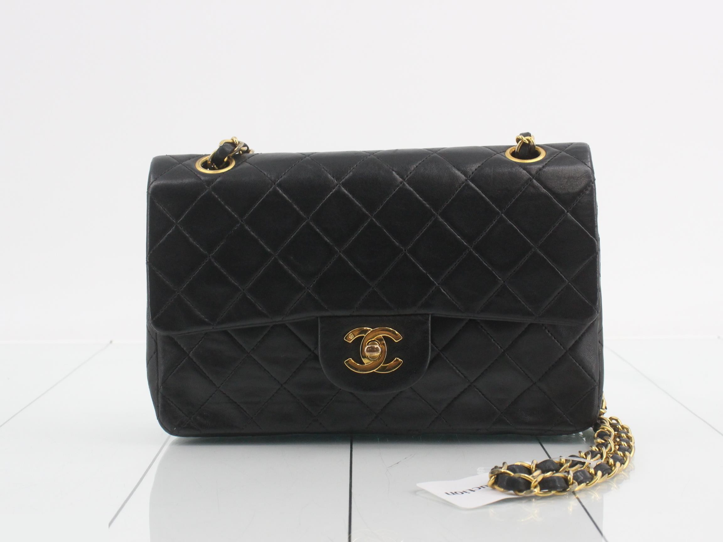 Matelassé Chain Shoulder Bag