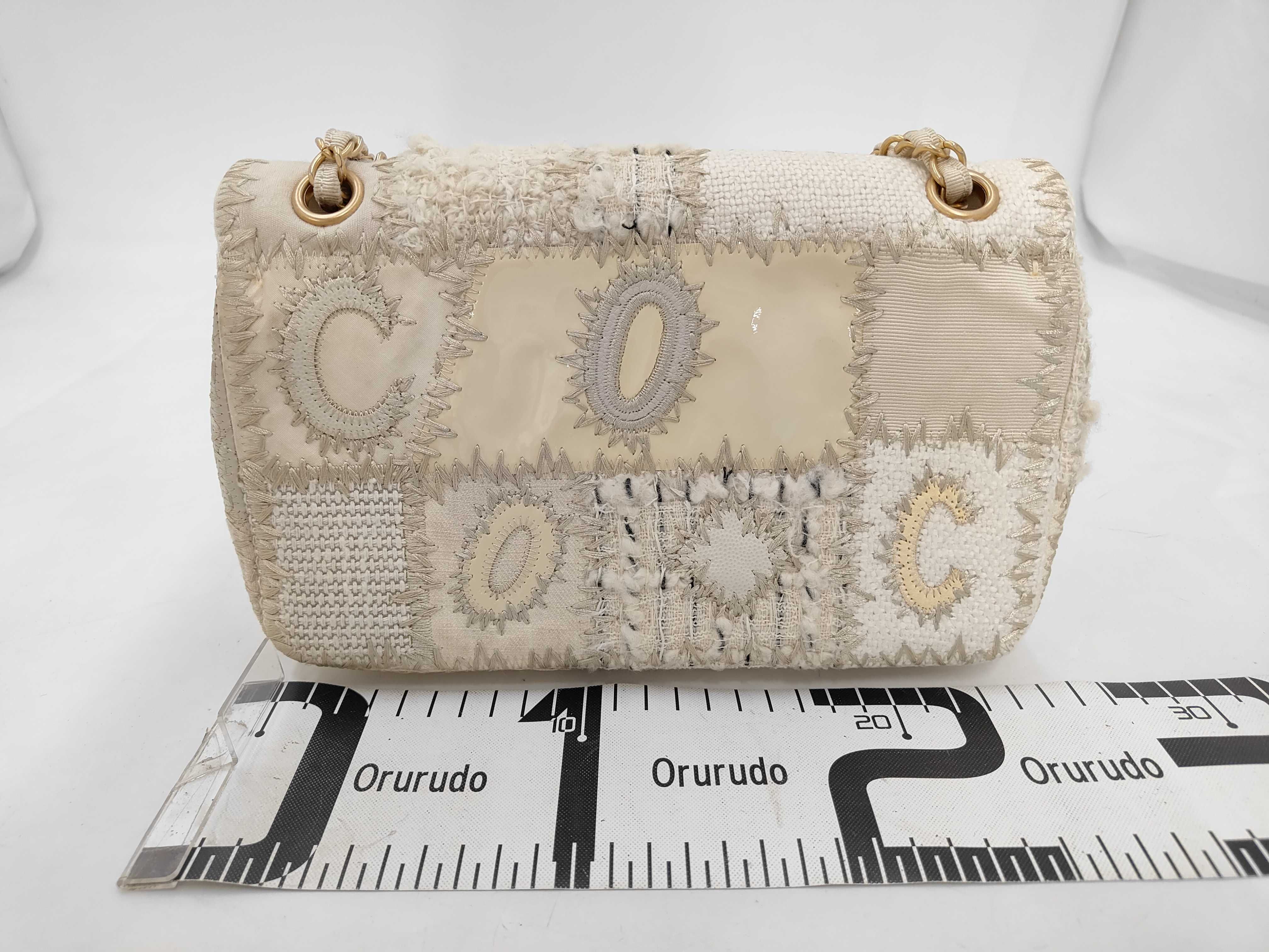Matelassé 25 Patchwork White Shoulder Bag (Serial Number 25) — view 2
