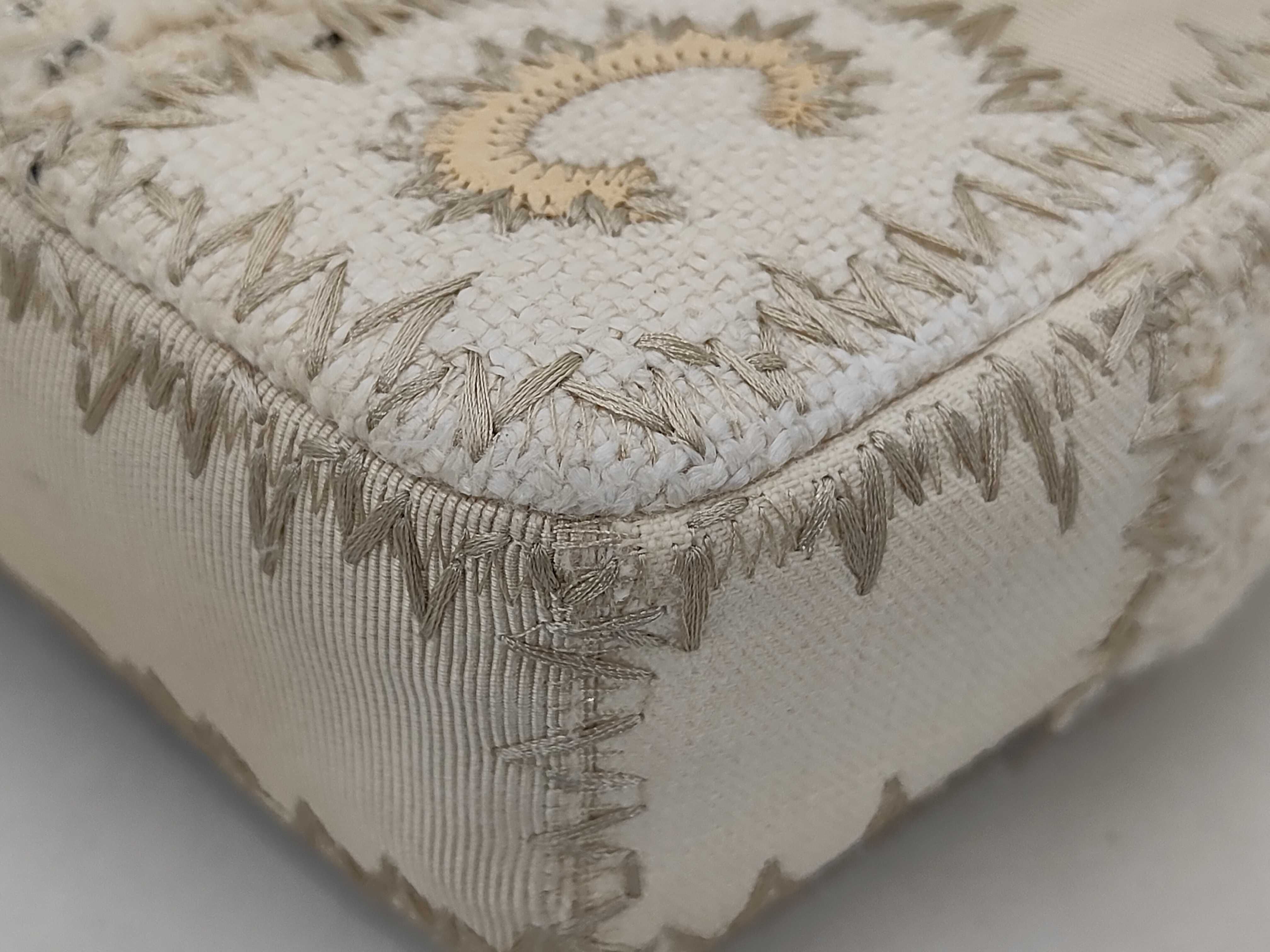 Matelassé 25 Patchwork White Shoulder Bag (Serial Number 25) — view 3