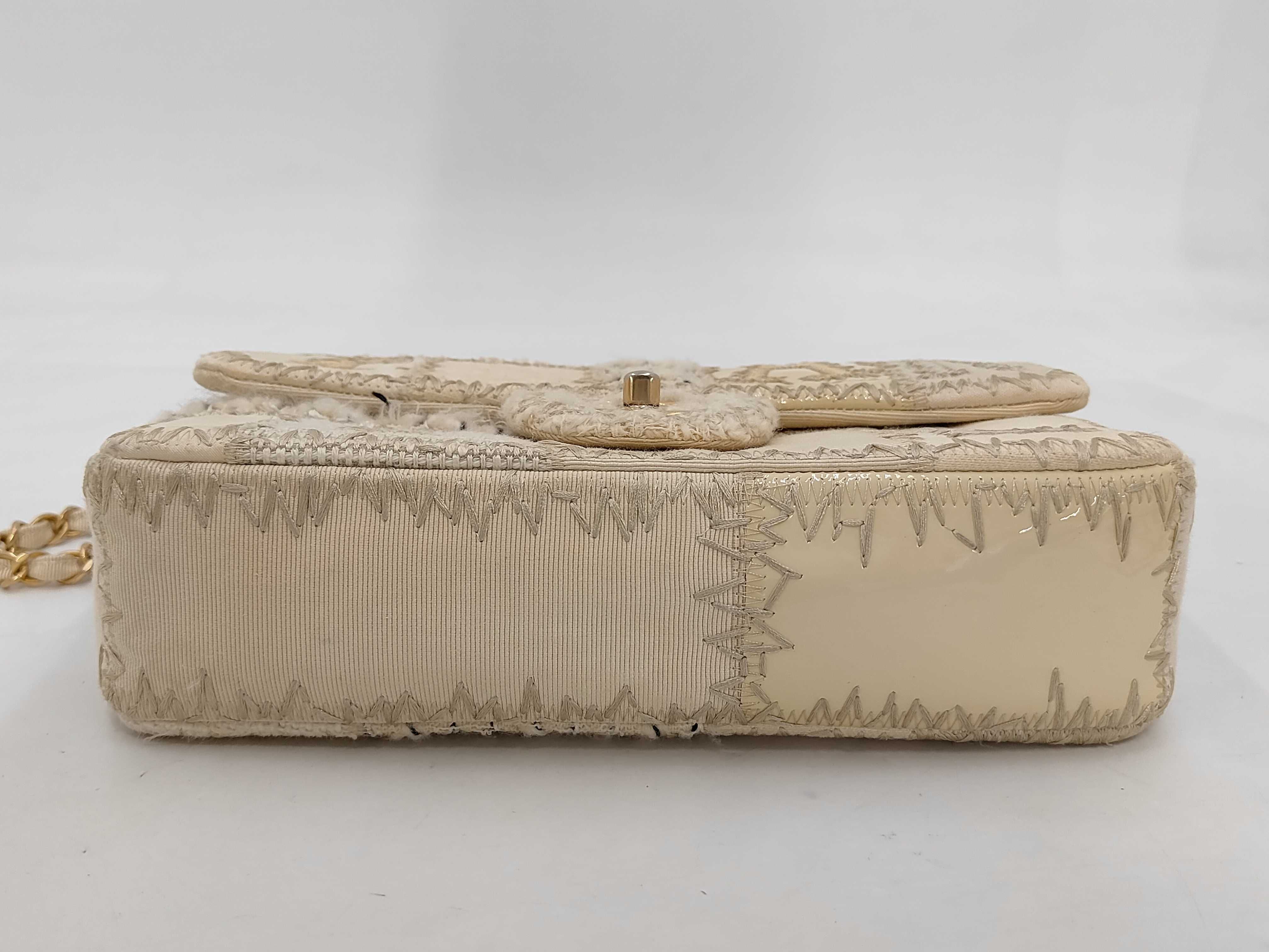 Matelassé 25 Patchwork White Shoulder Bag (Serial Number 25) — view 4