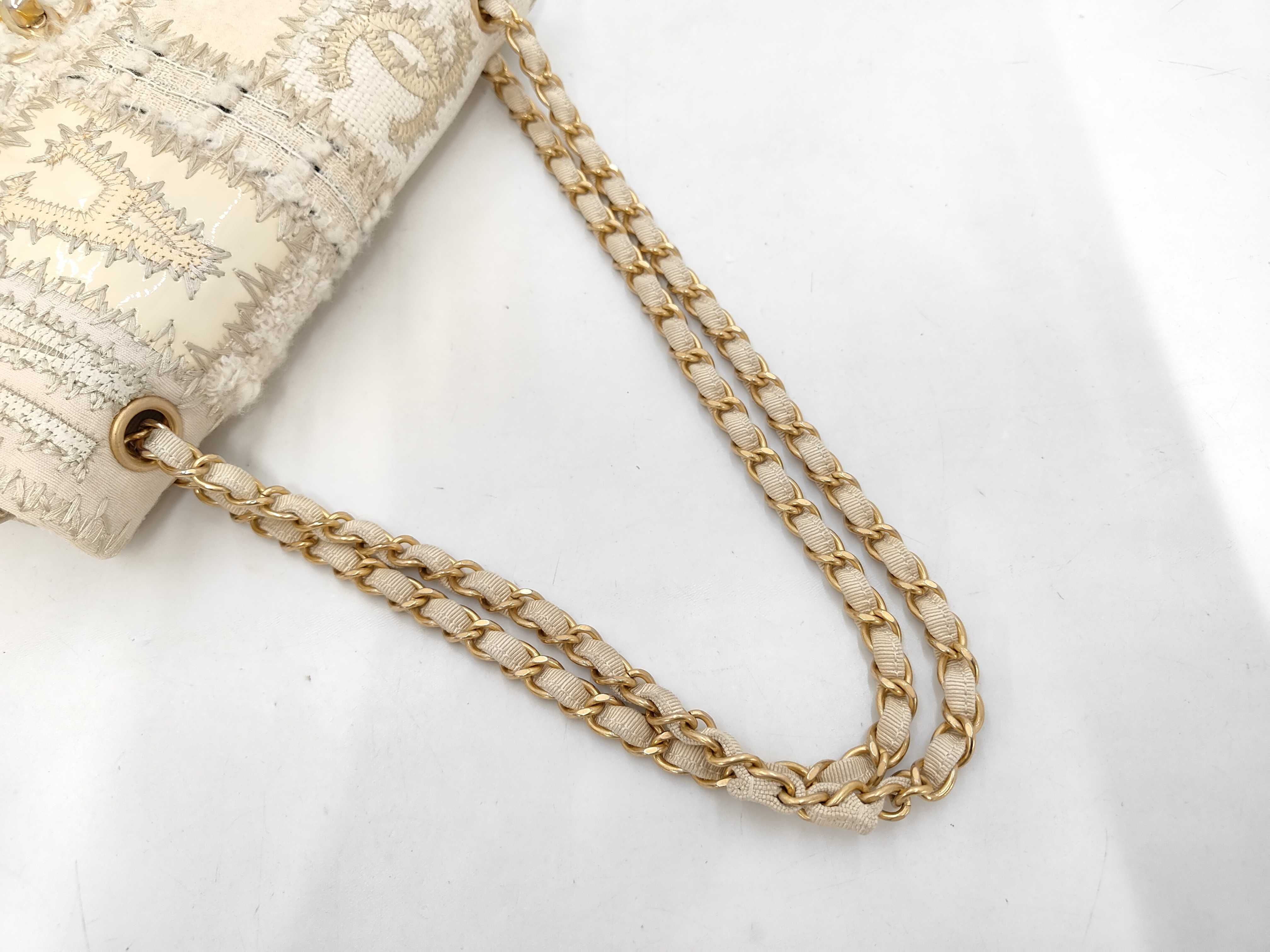 Matelassé 25 Patchwork White Shoulder Bag (Serial Number 25) — view 5