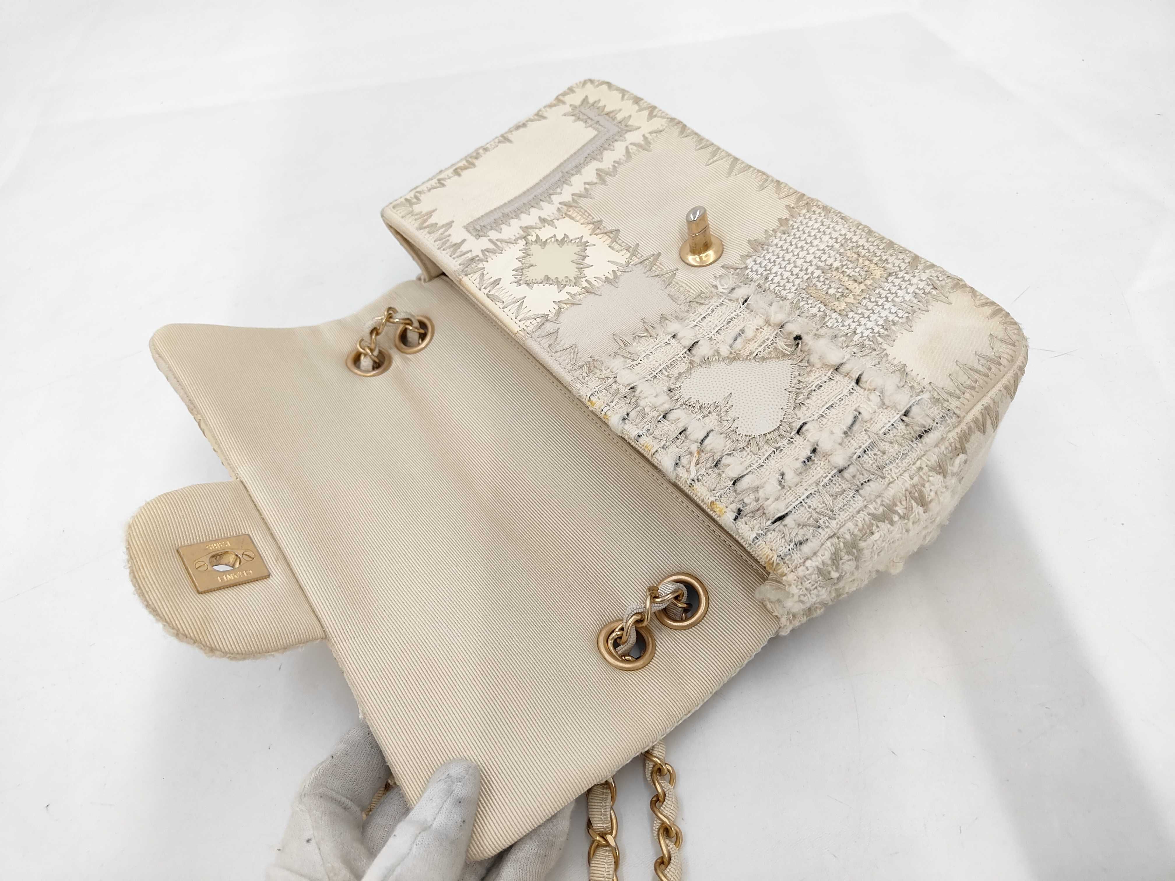 Matelassé 25 Patchwork White Shoulder Bag (Serial Number 25) — view 8