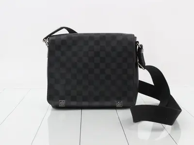 Damier Graphite District PM NM Messenger